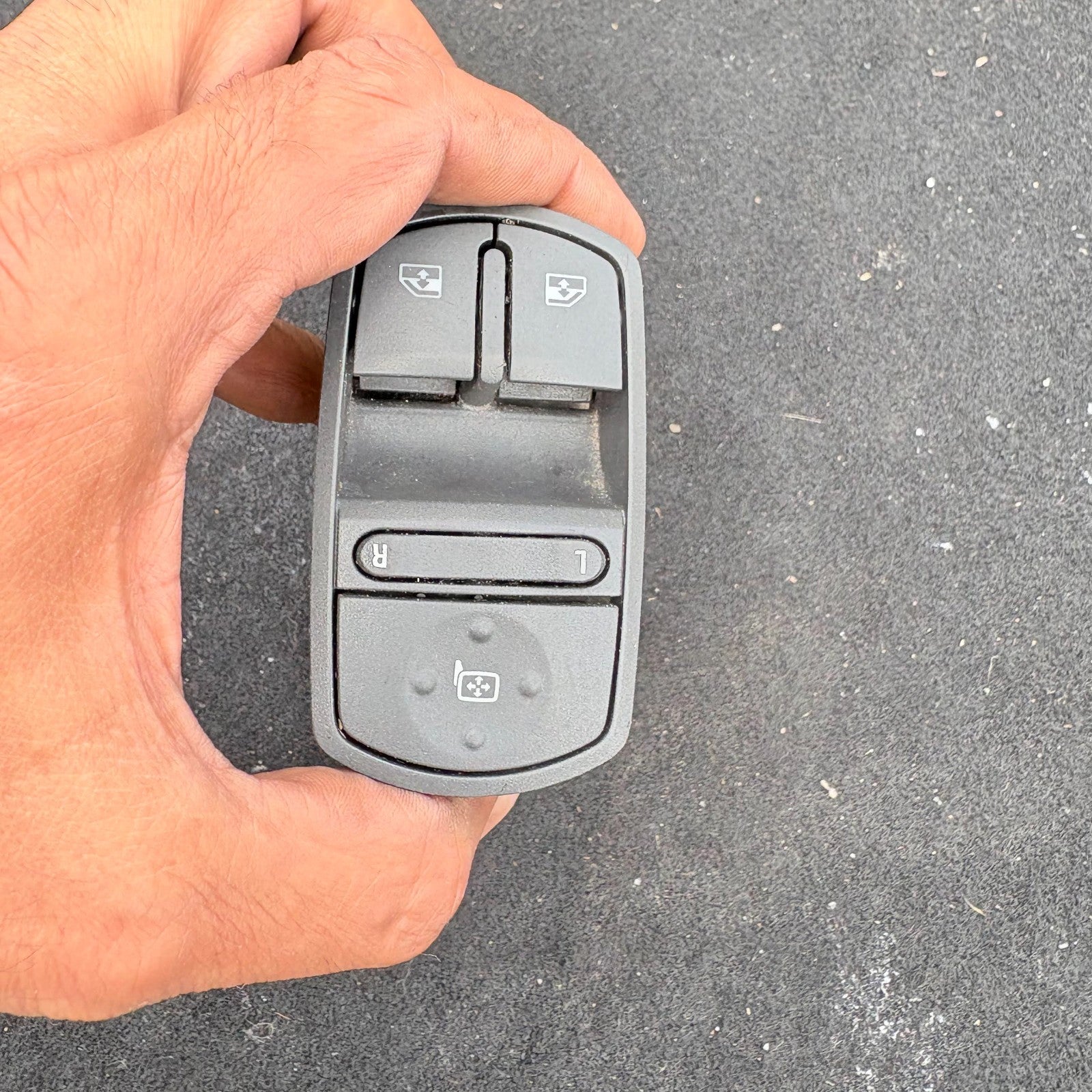 VAUXHALL CORSA D 06-14 DRIVERS FRONT ELECTRIC WINDOW SWITCH 13 258 521 AA