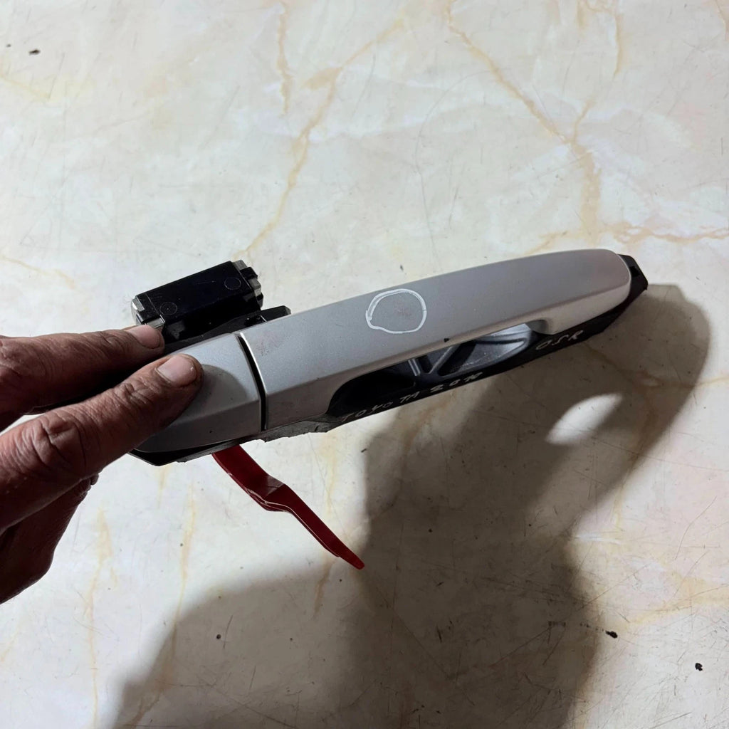 TOYOTA EXTERIOR DOOR HANDLE REAR RIGHT SIDE