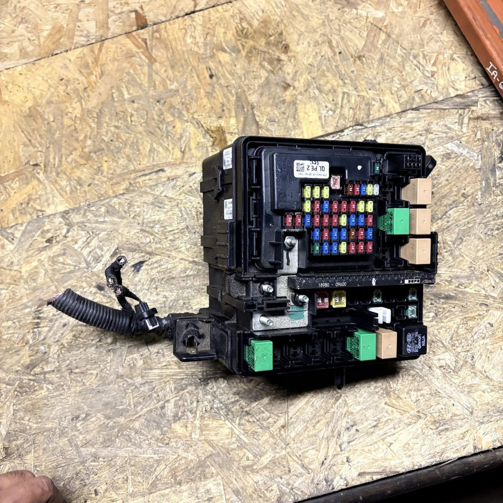Kia Sportage 2018-2022 Petrol Engine Bay Fuse/Relay Box 914H0-F1380 91990F1540