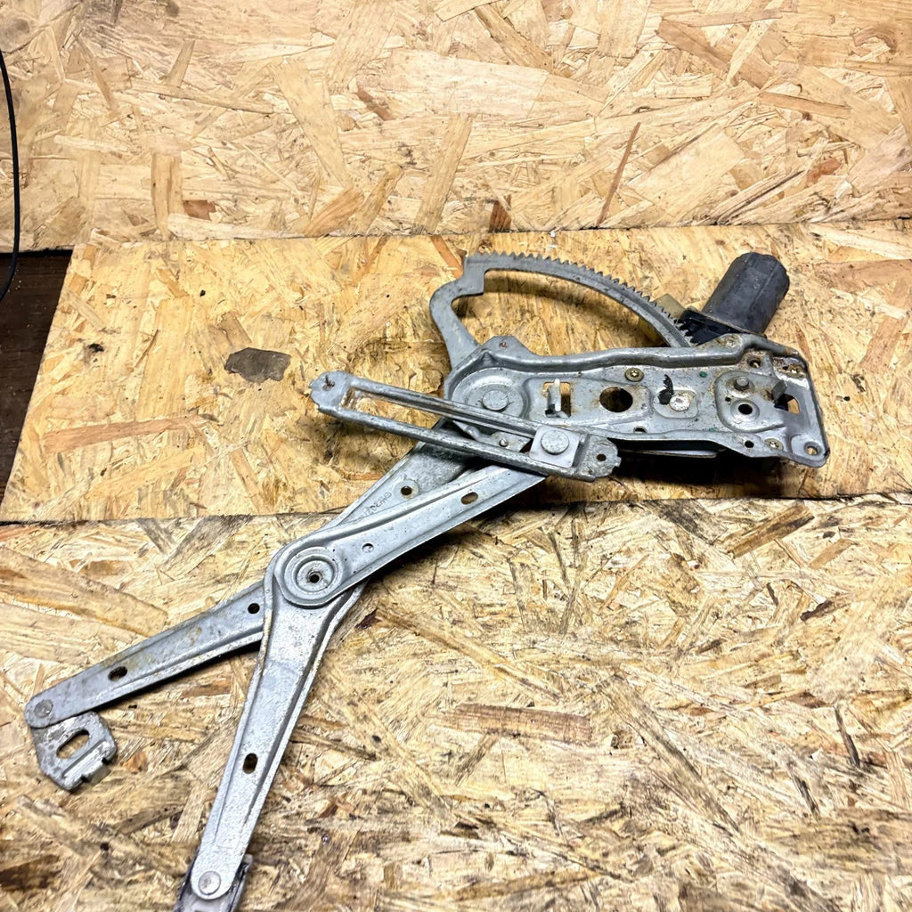 2000 MERCEDES E CLASS FRONT PASSENGER SIDE WINDOW REGULATOR 0130821703