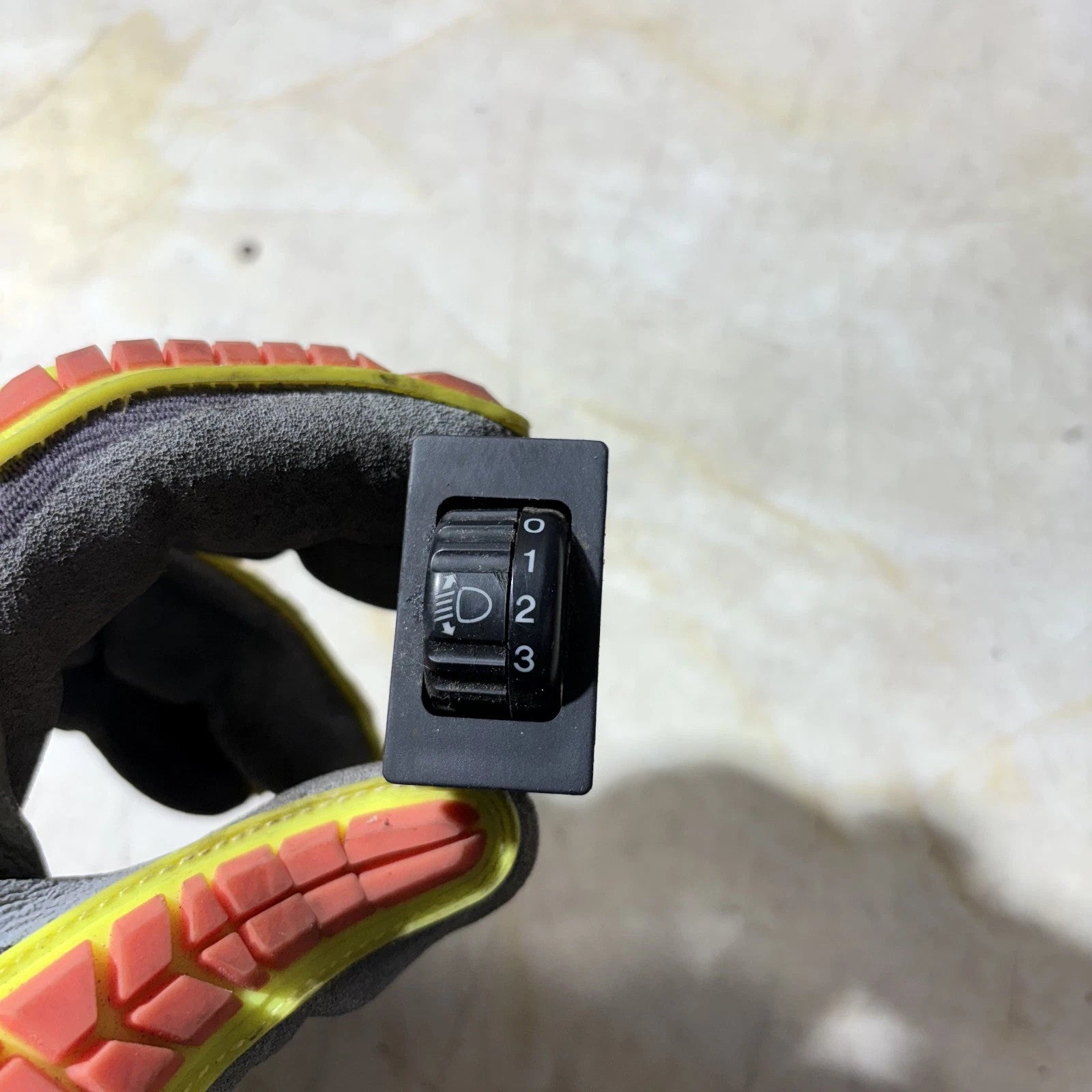 TOYOTA HIACE 1998-2008 HEADLIGHT TILT ANGLE LEVEL SWITCH