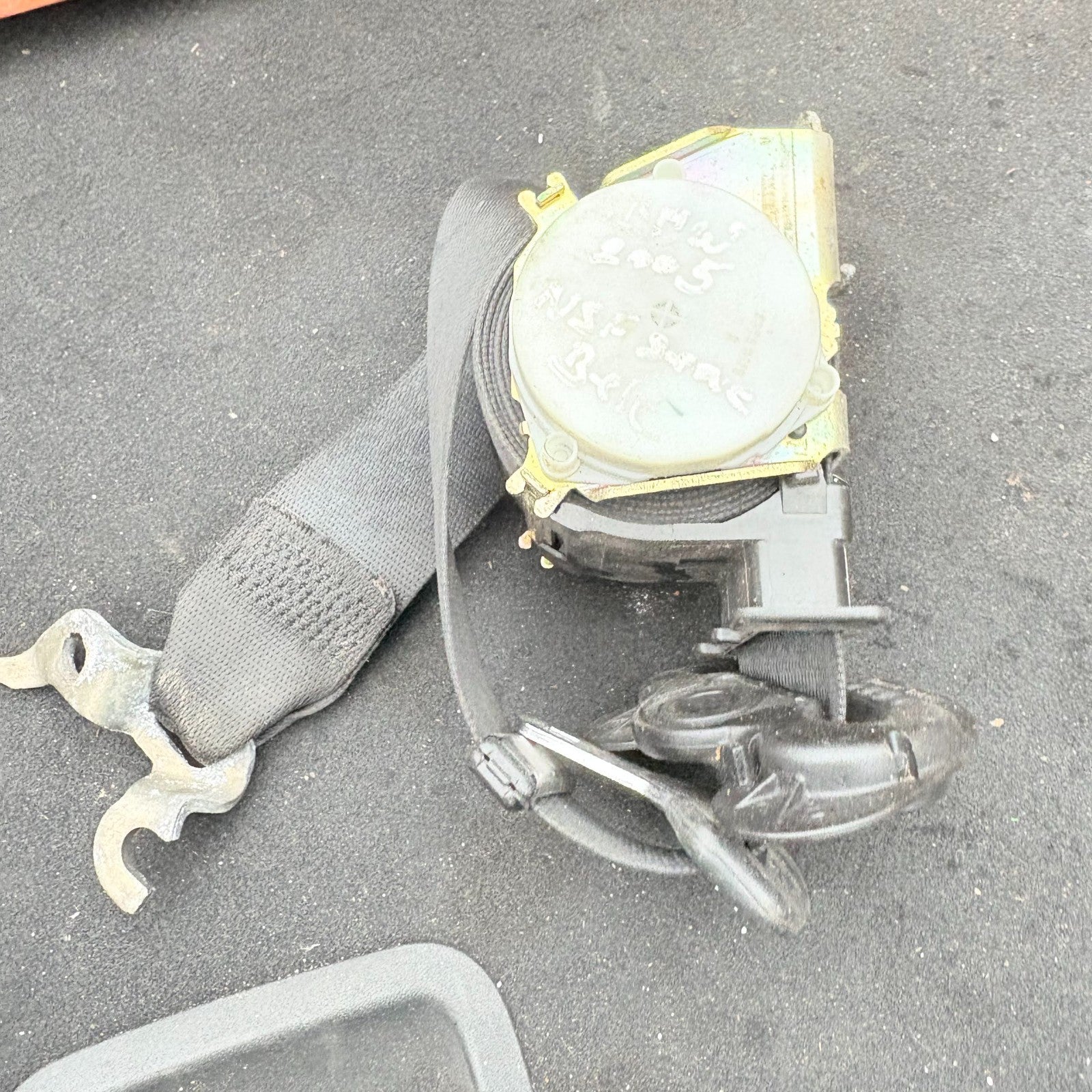 BMW 3 SERIES 320I E90 PASSENGER SIDE FRONT LEFT SEAT BELT 33052212C 2005