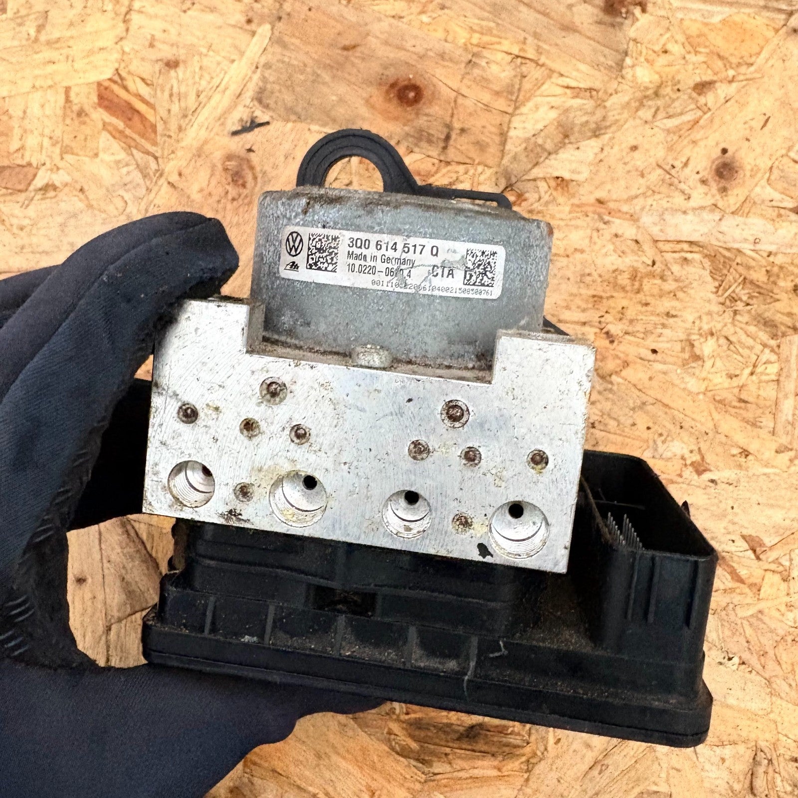 2015 Audi A3 Abs Pump Modulator Control Unit & SENSOR 3Q0 907 379 Q