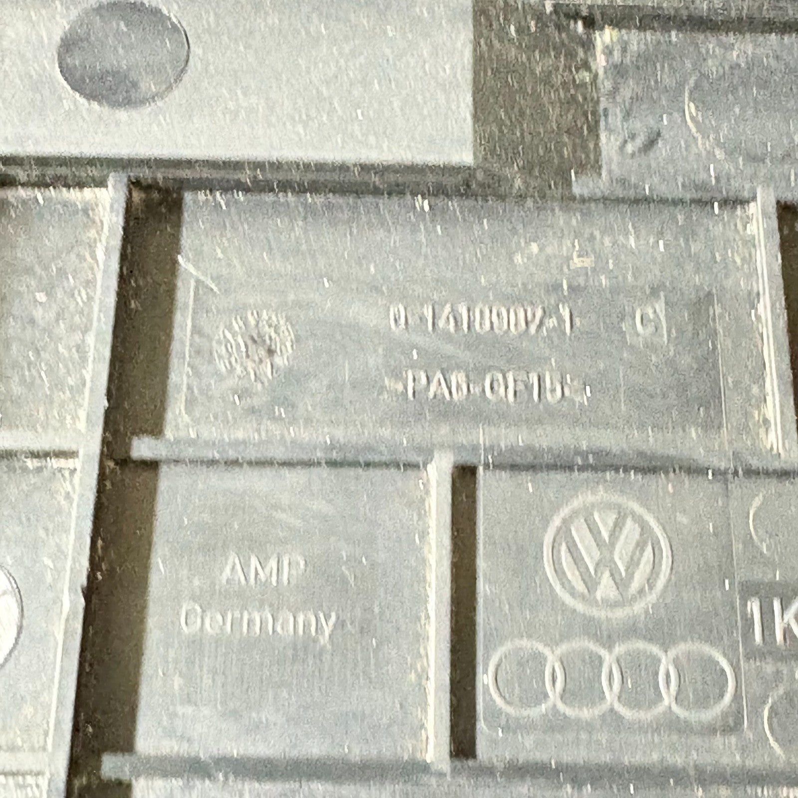 1K0937132F Fuse/Relay Box Cover Jetta 05-10 Golf 06-12 Tiguan 10-17