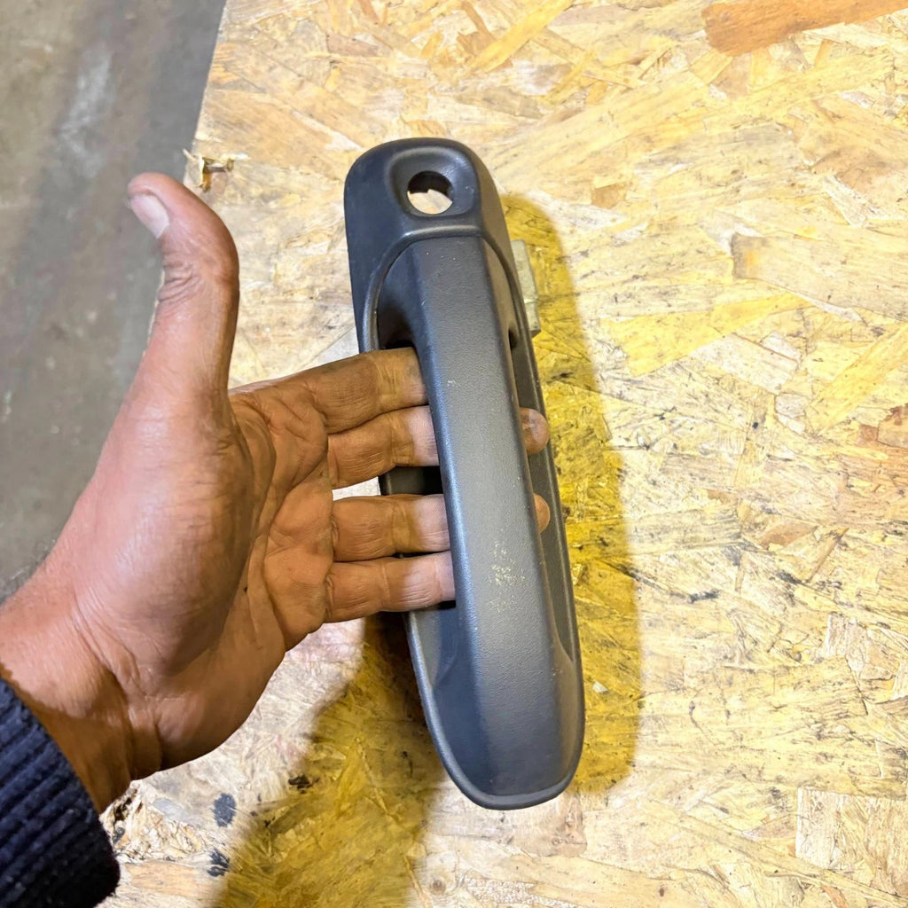 Jeep Cherokee/Liberty KJ 2002-2007 Front Right Outer Door Handle Keyhole Black