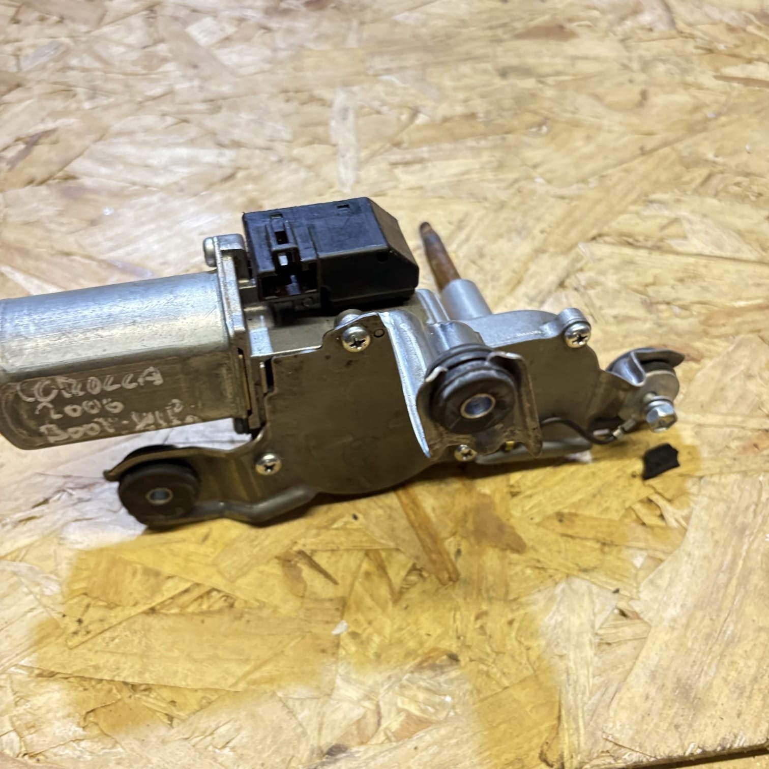 TOYOTA COROLLA 2006 E140 REAR WINDSCREEN WIPER MOTOR 85130-02020