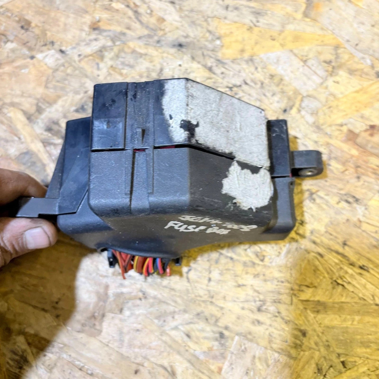 2008 VOLKSWAGEN JETTA FUSE BOX