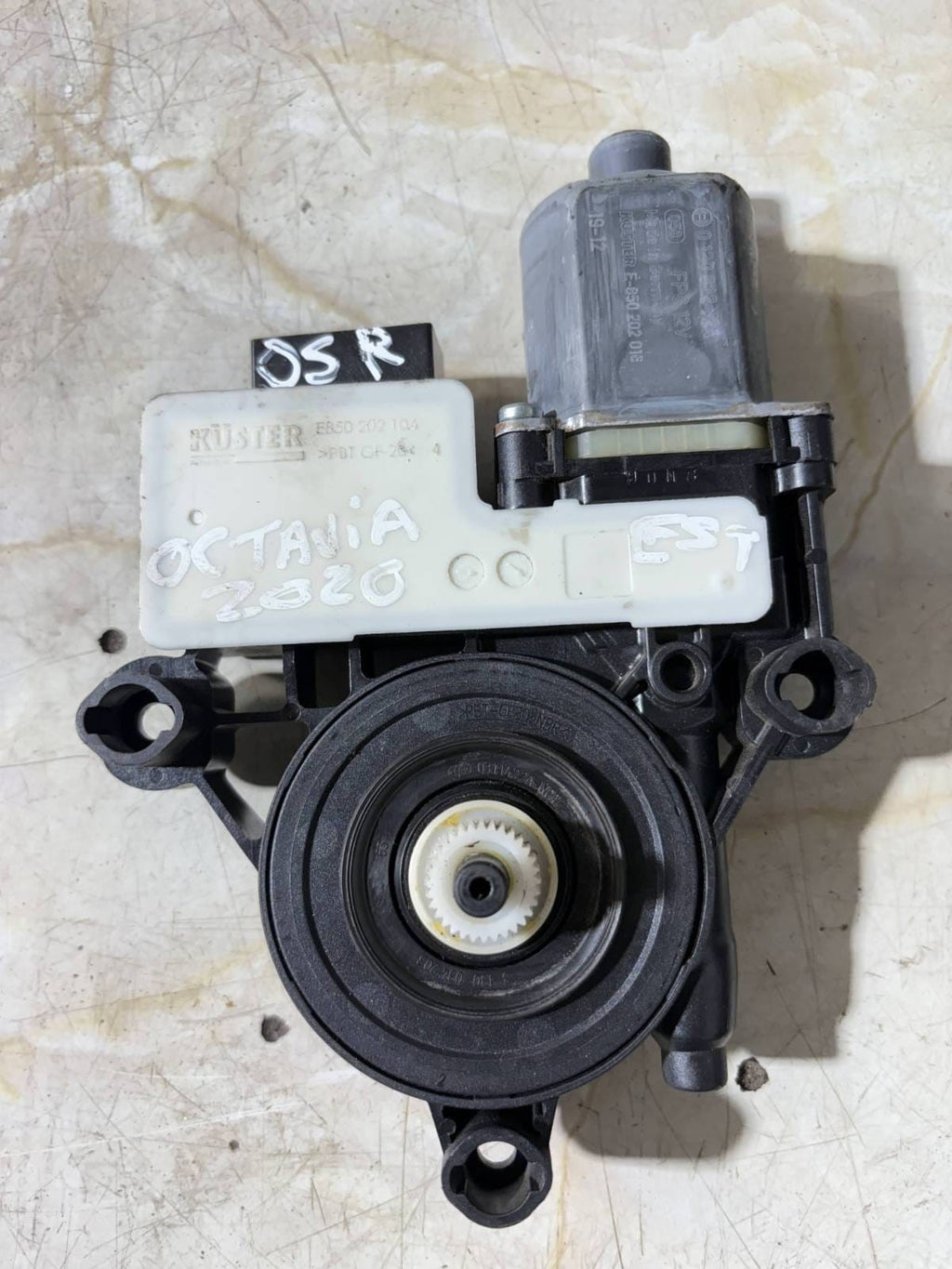 Skoda Karoq Rear right rear window regulator motor 5Q0959408A