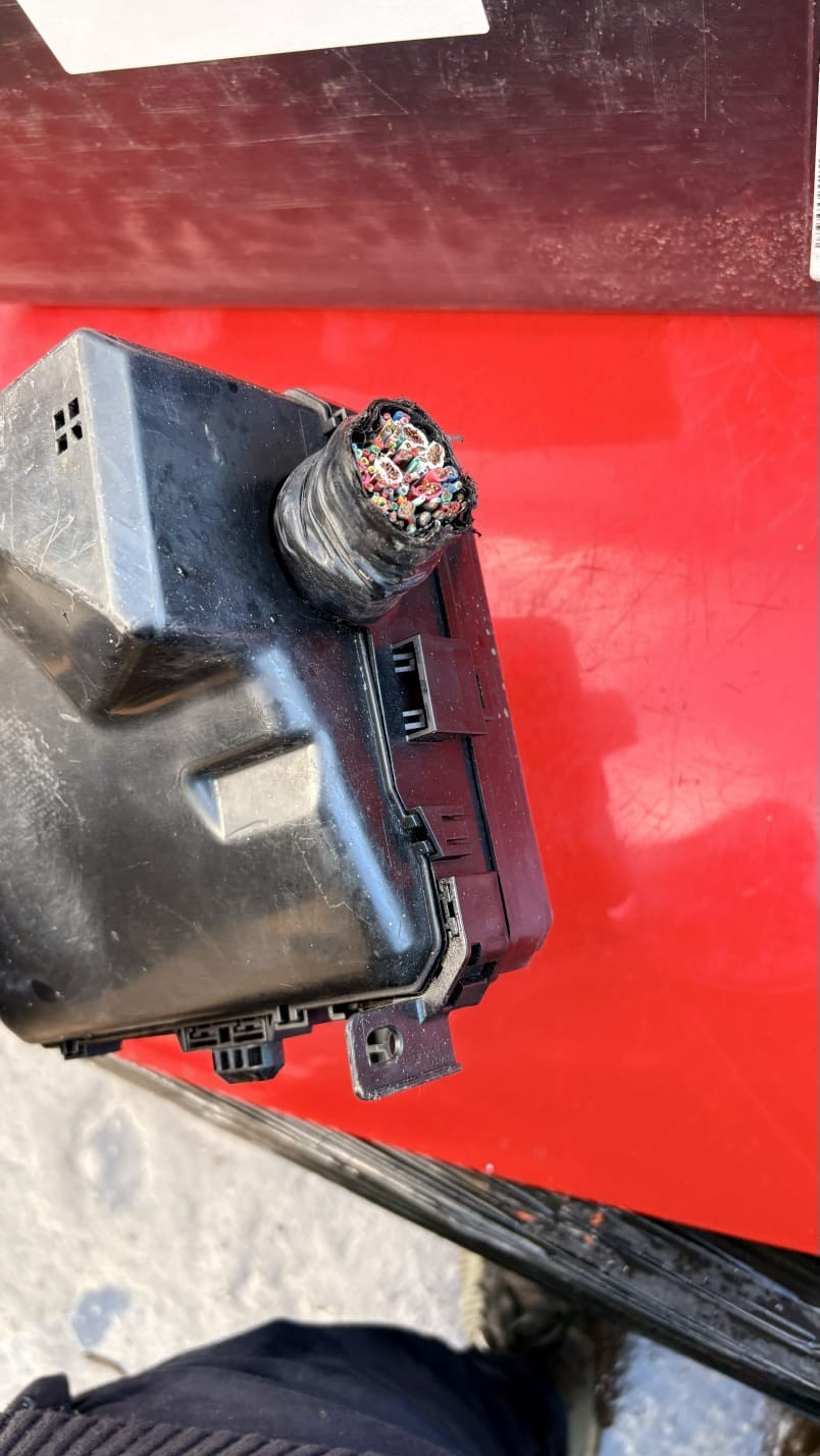 2010 MITSUBISHI ASX FUSE BOX PR061-02000