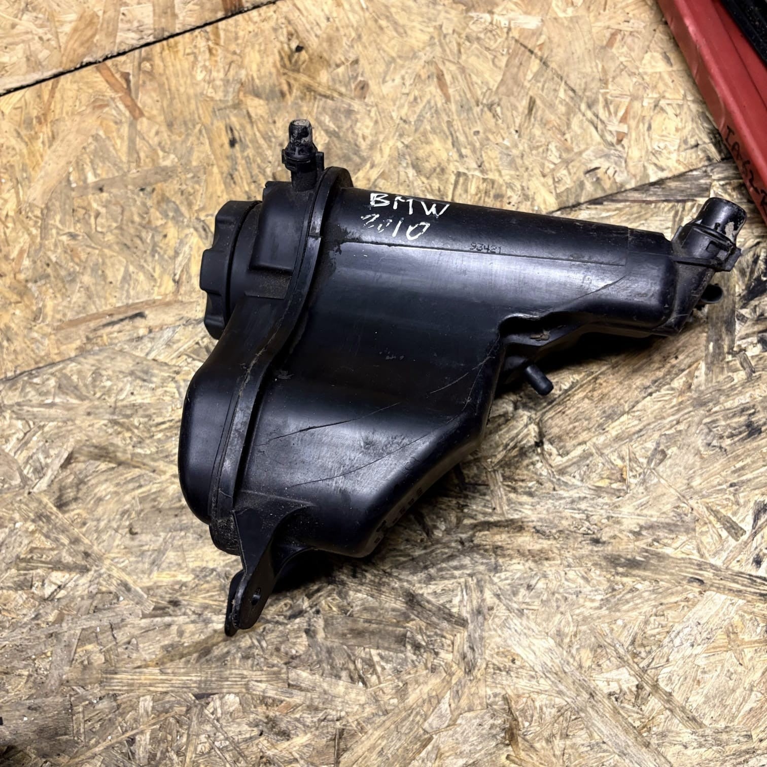 BMW 320i E90 2010 Coolant Expansion Tank Reservoir 17137567462 7567462