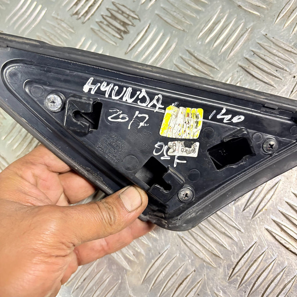 2017 HYUNDAI I40 EXTERIOR WING TRIM MOULDING TRIANGLE RIGHT DRIVER 86190-3Z000