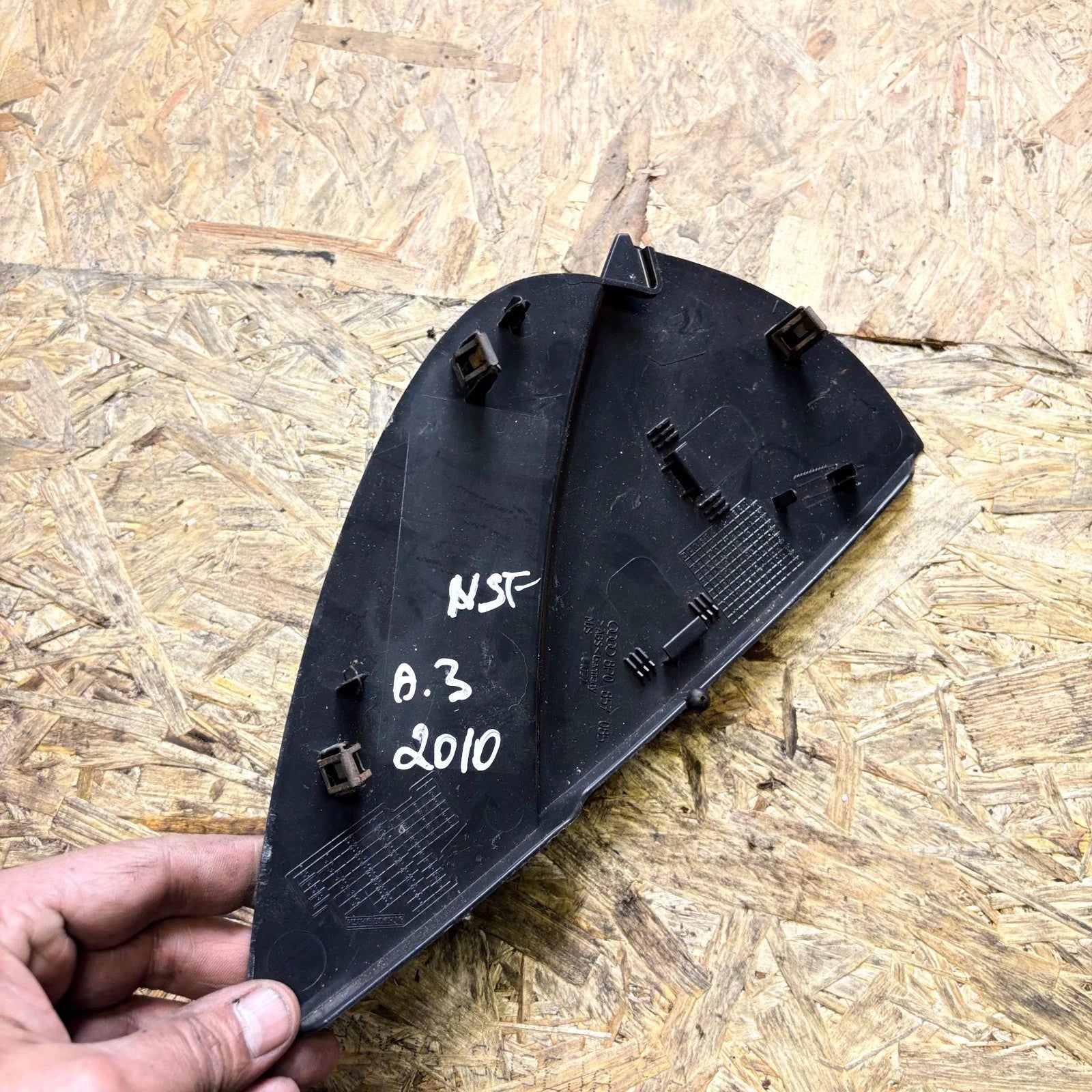 AUDI A3 2008-2013 FRONT PASSENGER LEFT SIDE DASHBOARD END TRIM 8P0 857 085