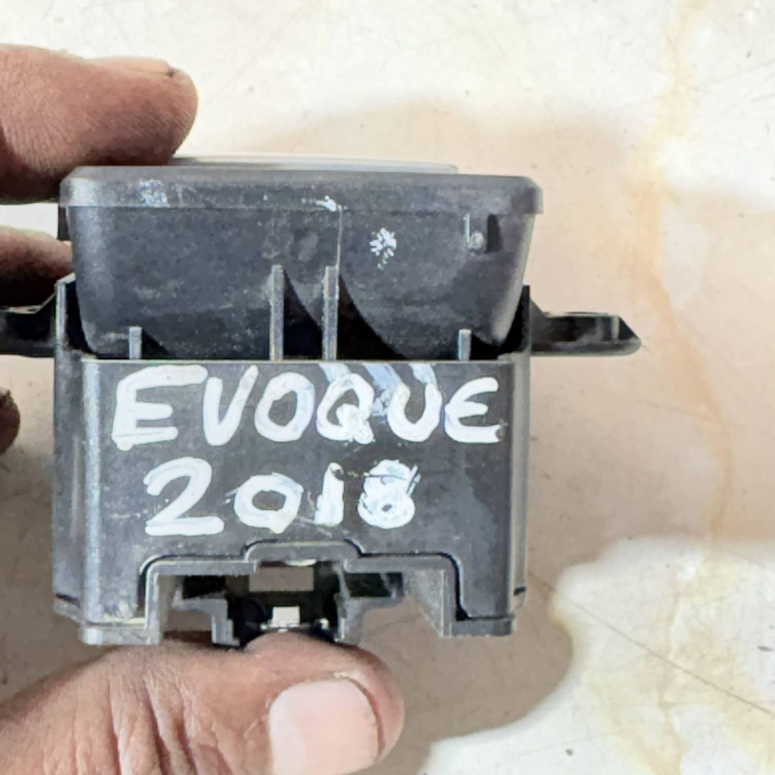 RANGE ROVER EVOQUE HANBDRAKE PARKING BRAKE SWITCH L538 2018 GJ32-2B623-AA