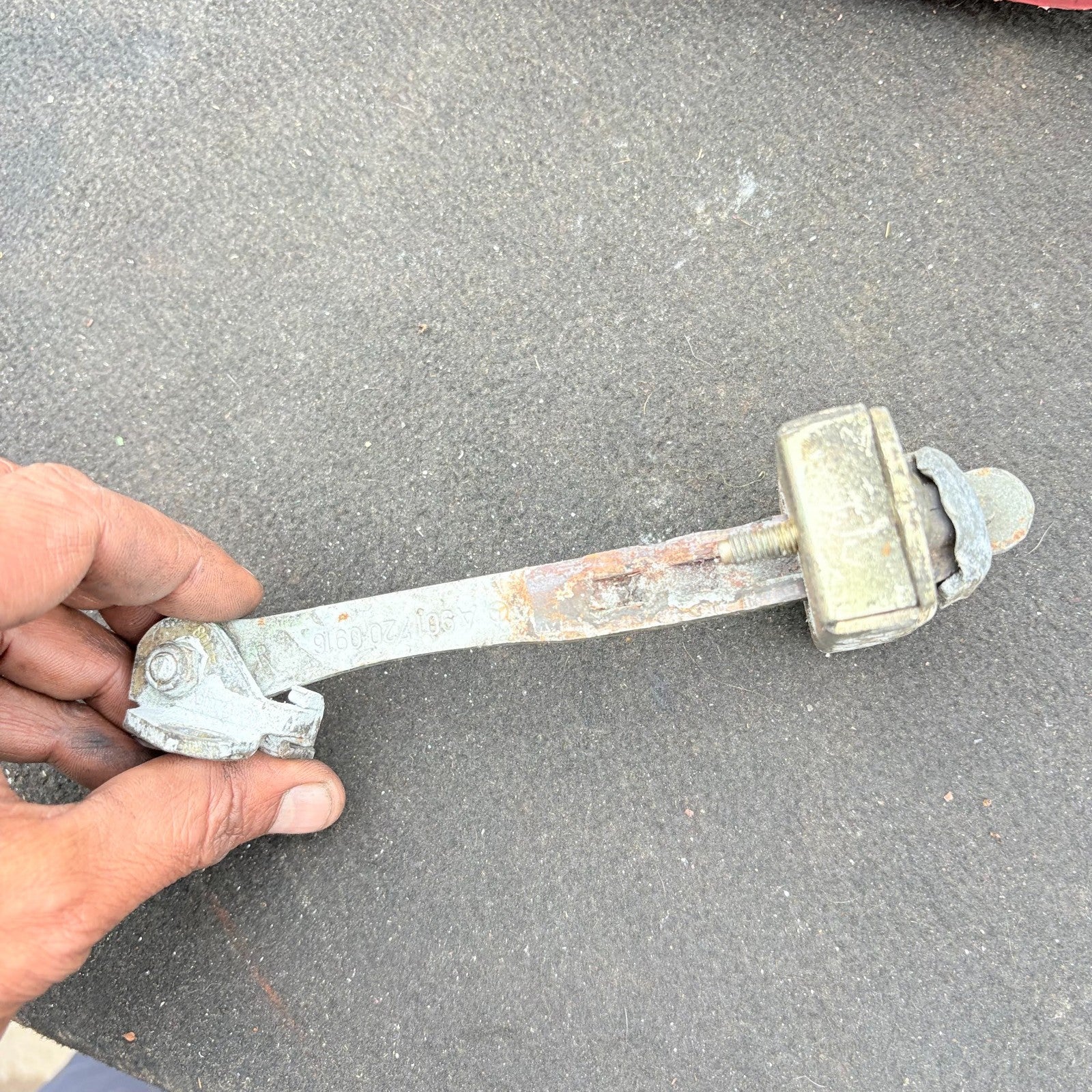 Mercedes Sprinter 1995-2006 W901-W902 Front Left Door Check Strap A9017200916