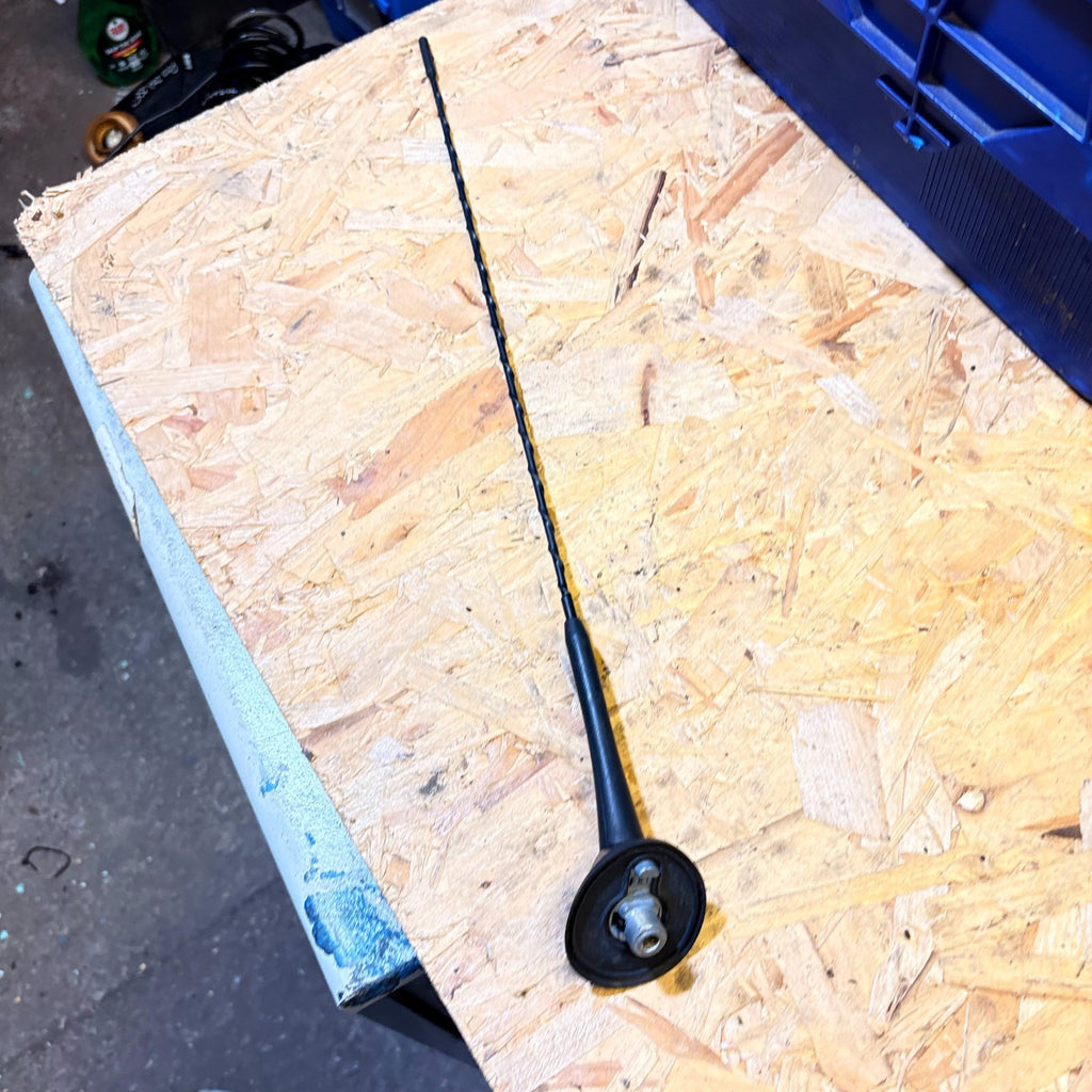 VAUXHALL CORSA AERIAL AND BASE 2006-2010