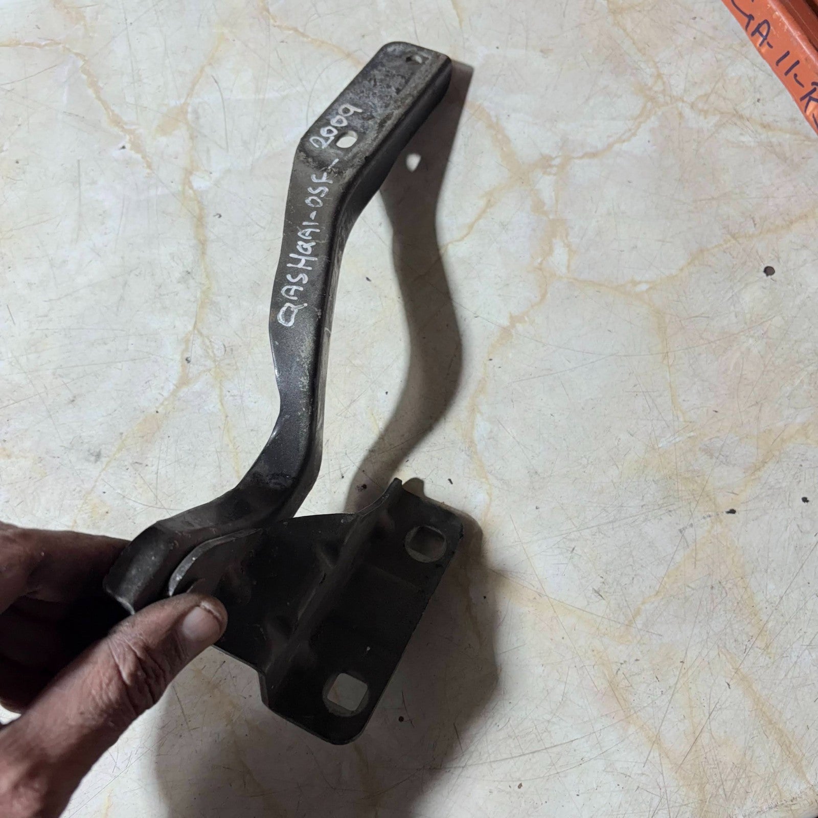 Nissan Qashqai J10 2006-2010 Right Front Bonnet Hinge