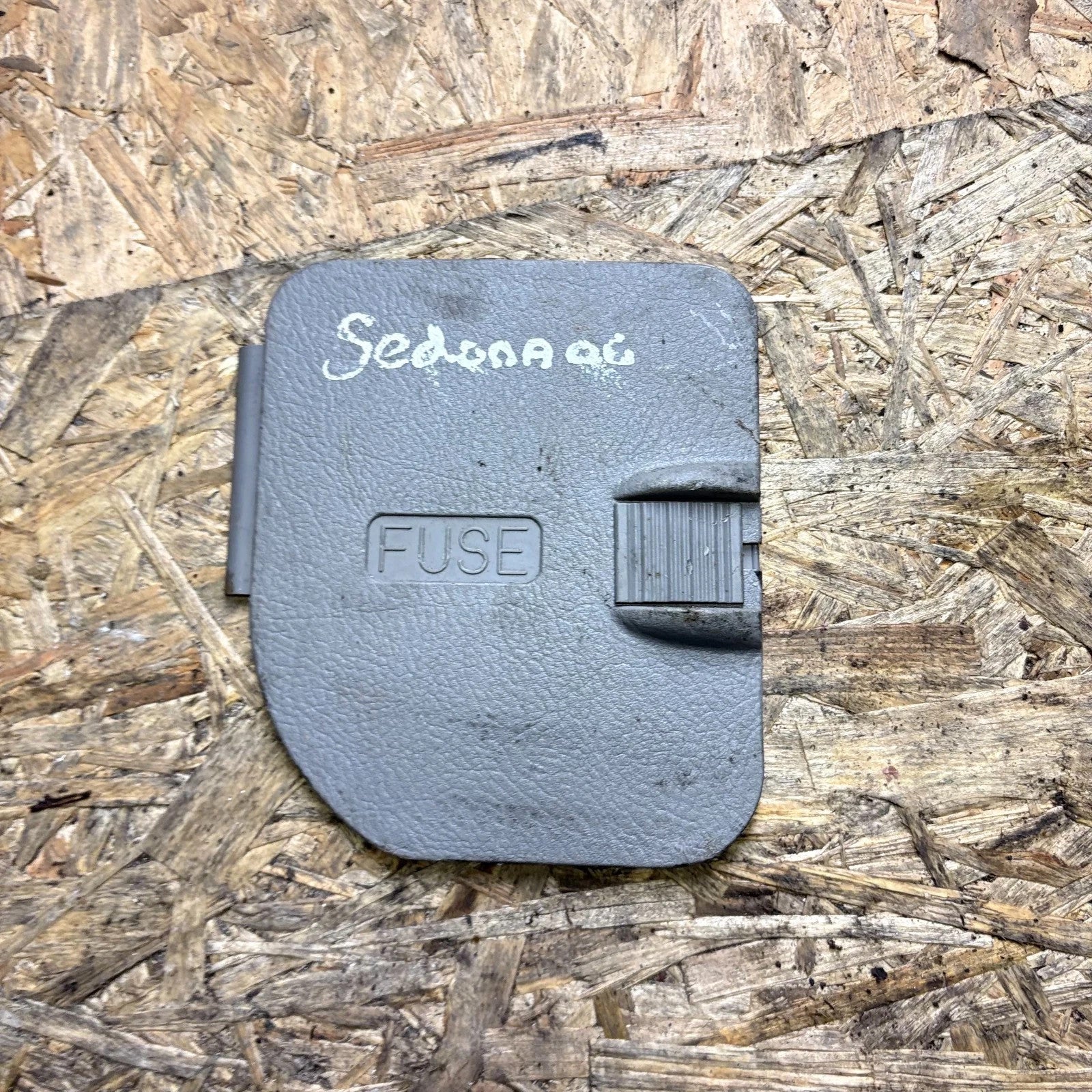 2006-2012 KIA SEDONA FUSE BOX COVER LID