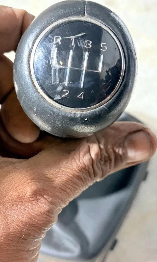 AUDI A1 8X 2010-2018 5 SPEED GEAR KNOB AND GAITER 8P0863279A