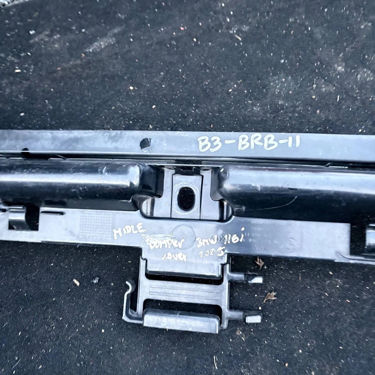 BMW 1 SERIES E87 E81 REAR BUMPER MOUNT BRACKET HOLDER 7058521 2005