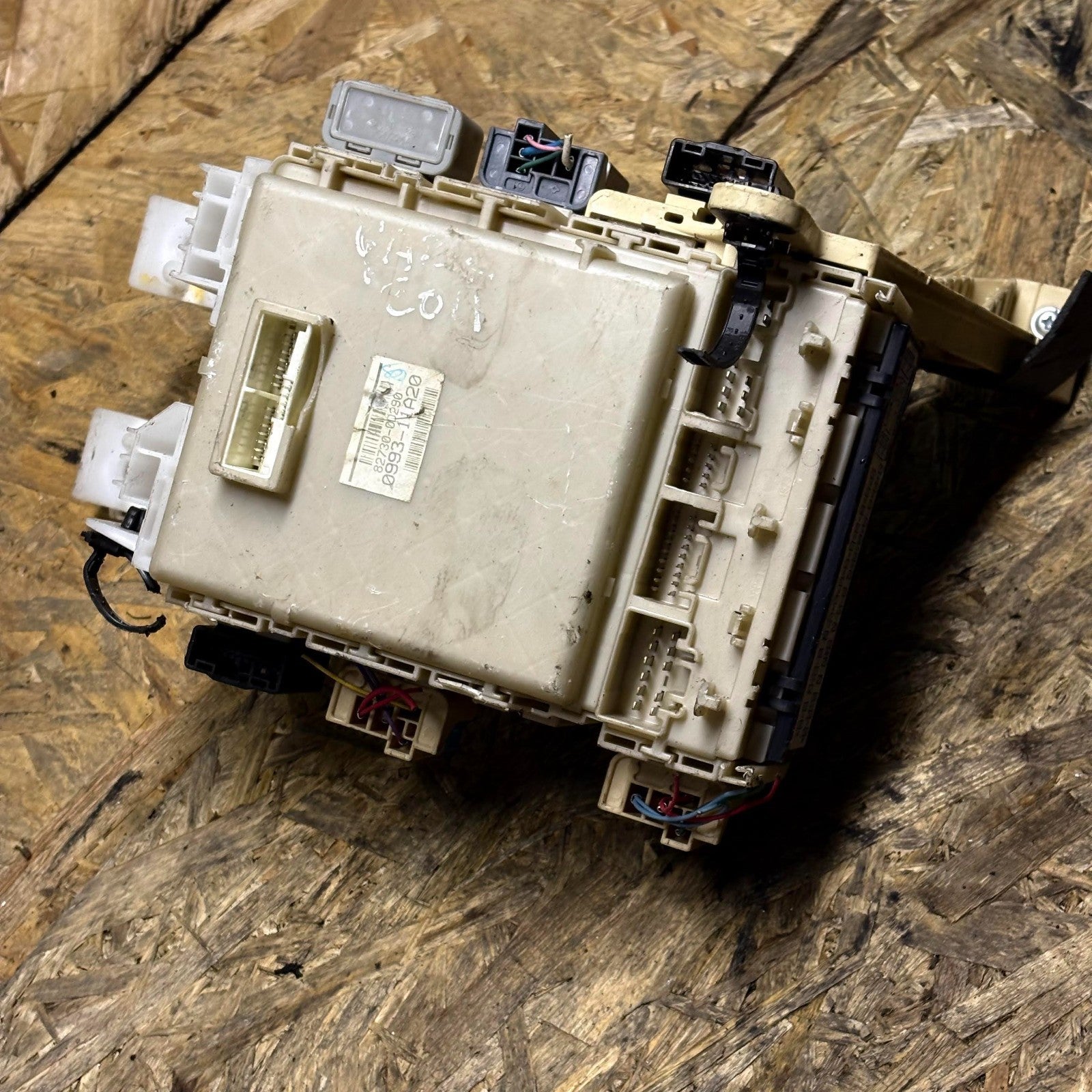 Toyota Yaris 1.3 Petrol 2006-2011 Fuse Box 82730-00290