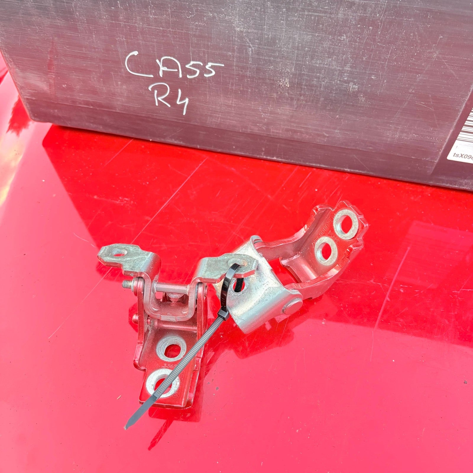 Renault Clio IV X98 2012-2020 5dr Rear Right Door Hinge 804200003RK/804000016RF