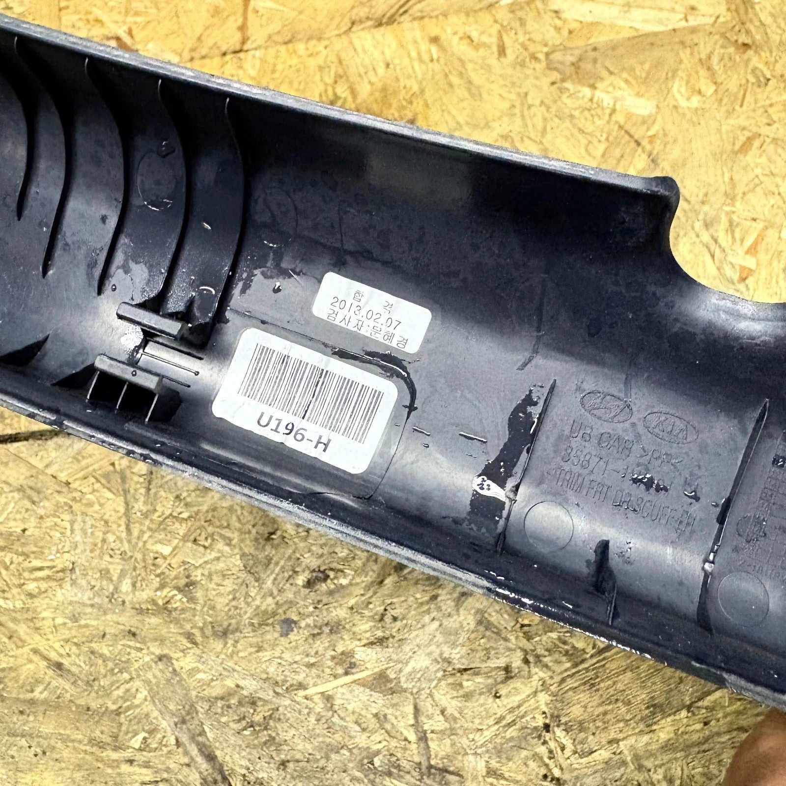 2011-2017 MK3 KIA RIO NSF PASSENGERS SIDE FRONT LEFT SILL COVER 85871-1W001