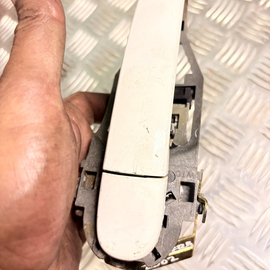 SKODA SUPERB 2002 EXTERIOR DOOR HANDLE FRONT LEFT PASSENGER SIDE