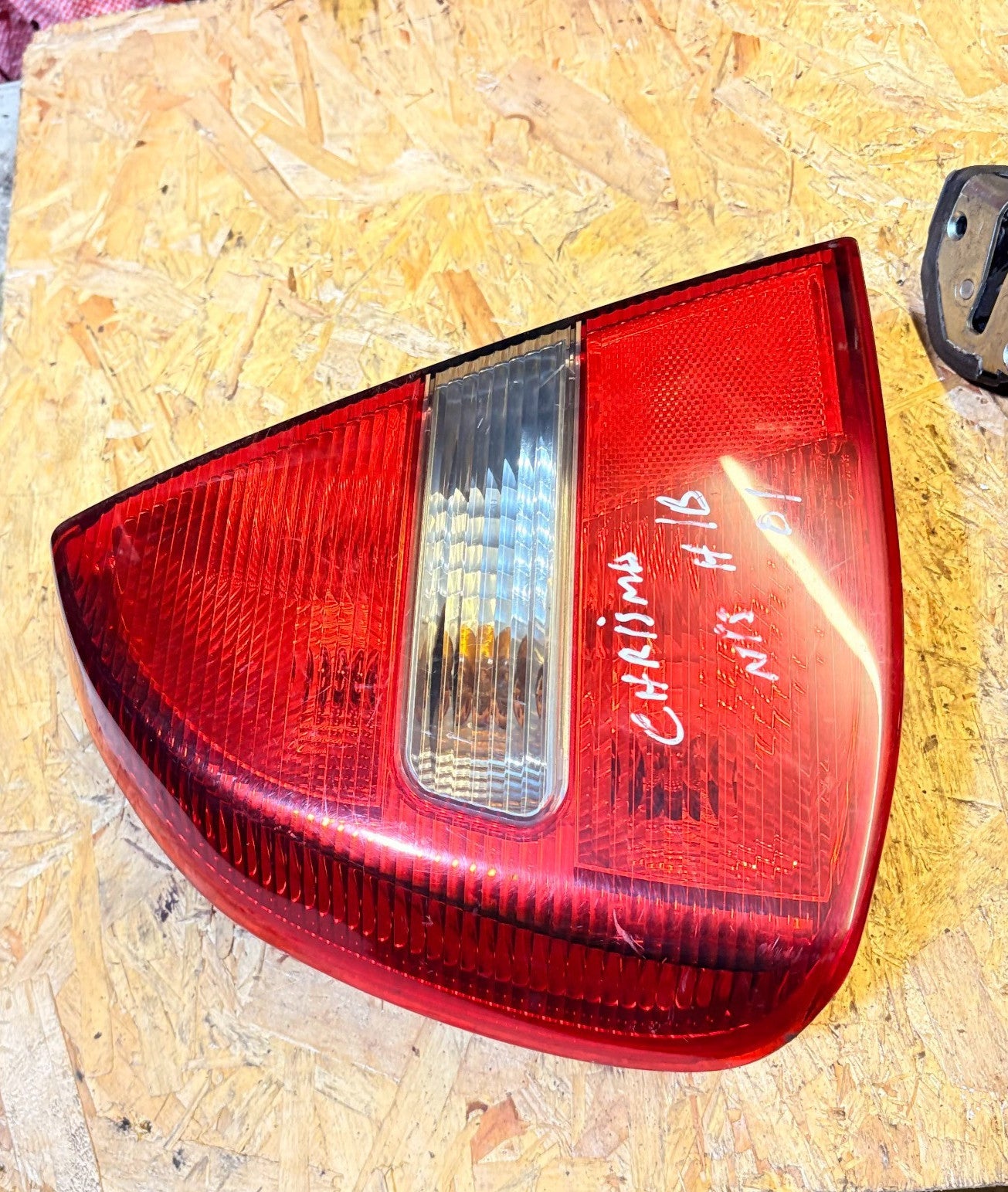 MITSUBISHI CARISMA MK1 95-04 REAR LEFT OUTER TAIL LIGHT PASSENGER LAMP 151085