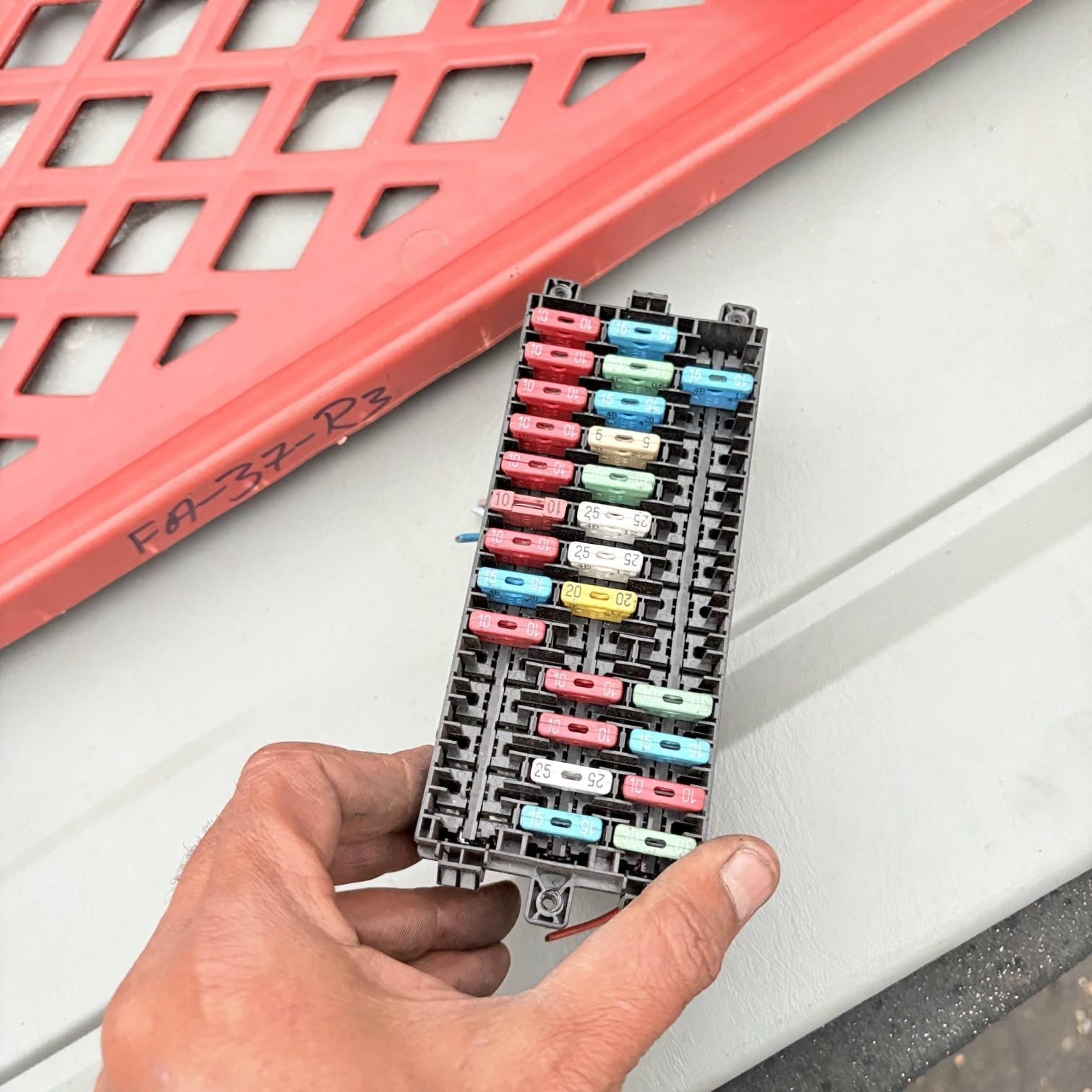 Nissan Primastar Fusebox 2002-2006 | Renault Trafic II X83 2001-2006 1673153
