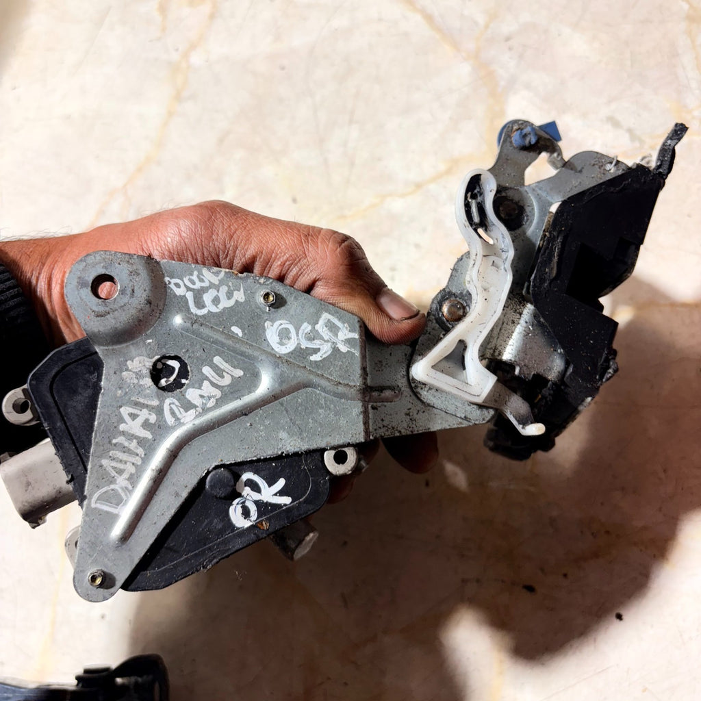 Daihatsu Yrv Right Offside Rear Door Lock 85470-97401 Mk1 2001-2006U