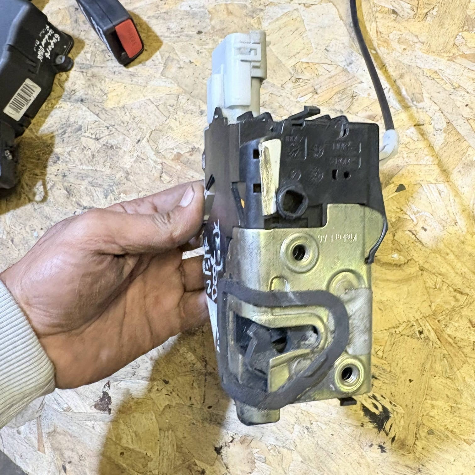 PEUGEOT 407 SW 6E Passenger Front Door Lock 9660698680 2.0 Petrol 103kw NSF