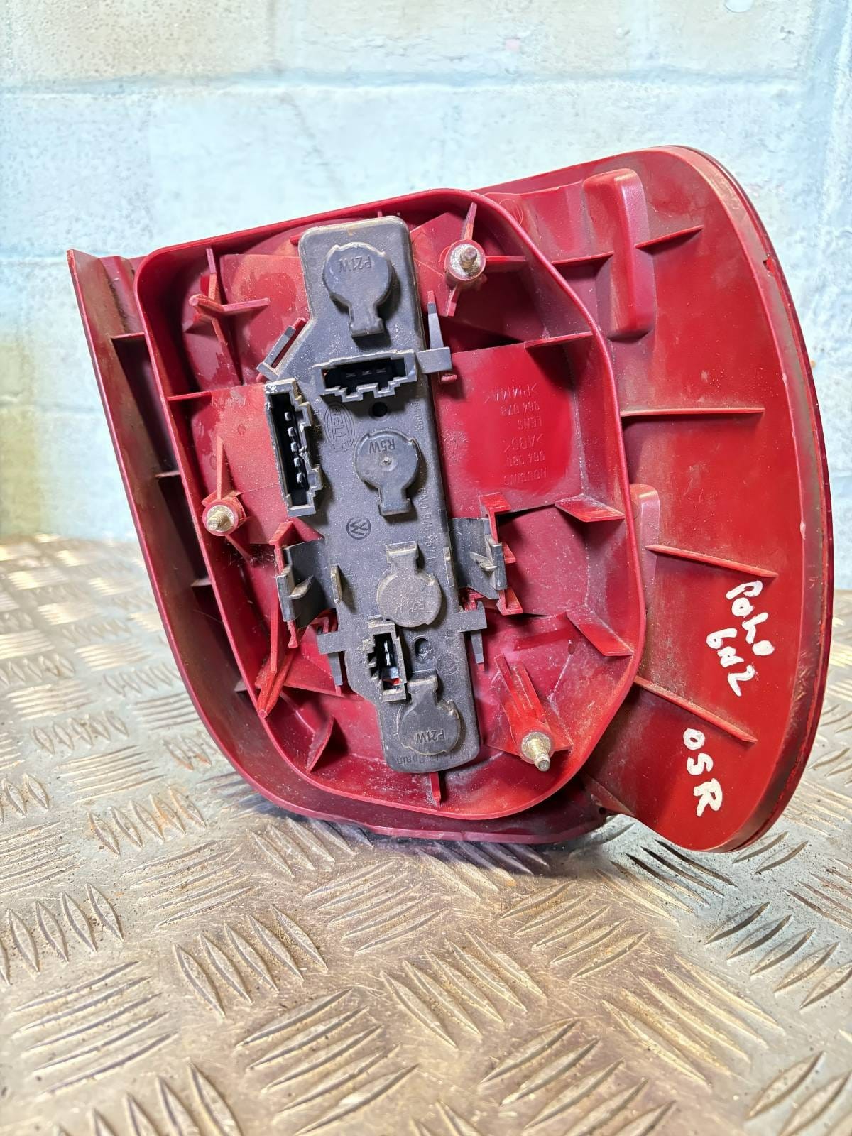 VW Polo 6N2 2000-2002 Right Rear Tail Light Lamp Unit w/Bulb Holder 6N0945257B