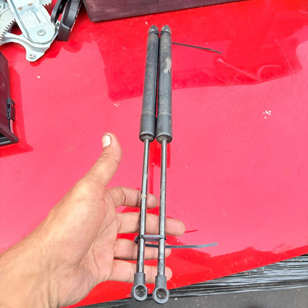 AUDI A7 BONNET GAS STRUT LEFT & RIGHT 4G8823359A 2004