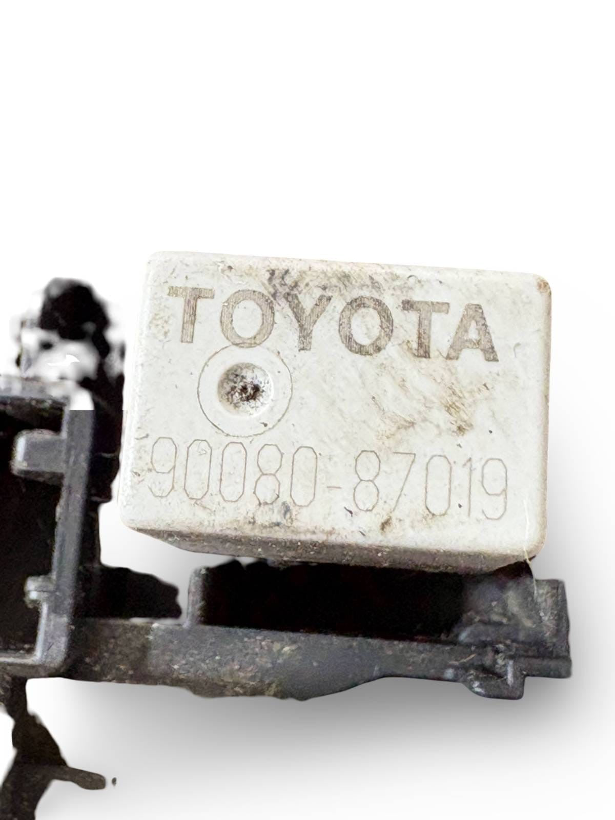 Toyota Avensis T25 2.0 D-4D Engine Bay Fuse Relay Box Unit 2003-2008
