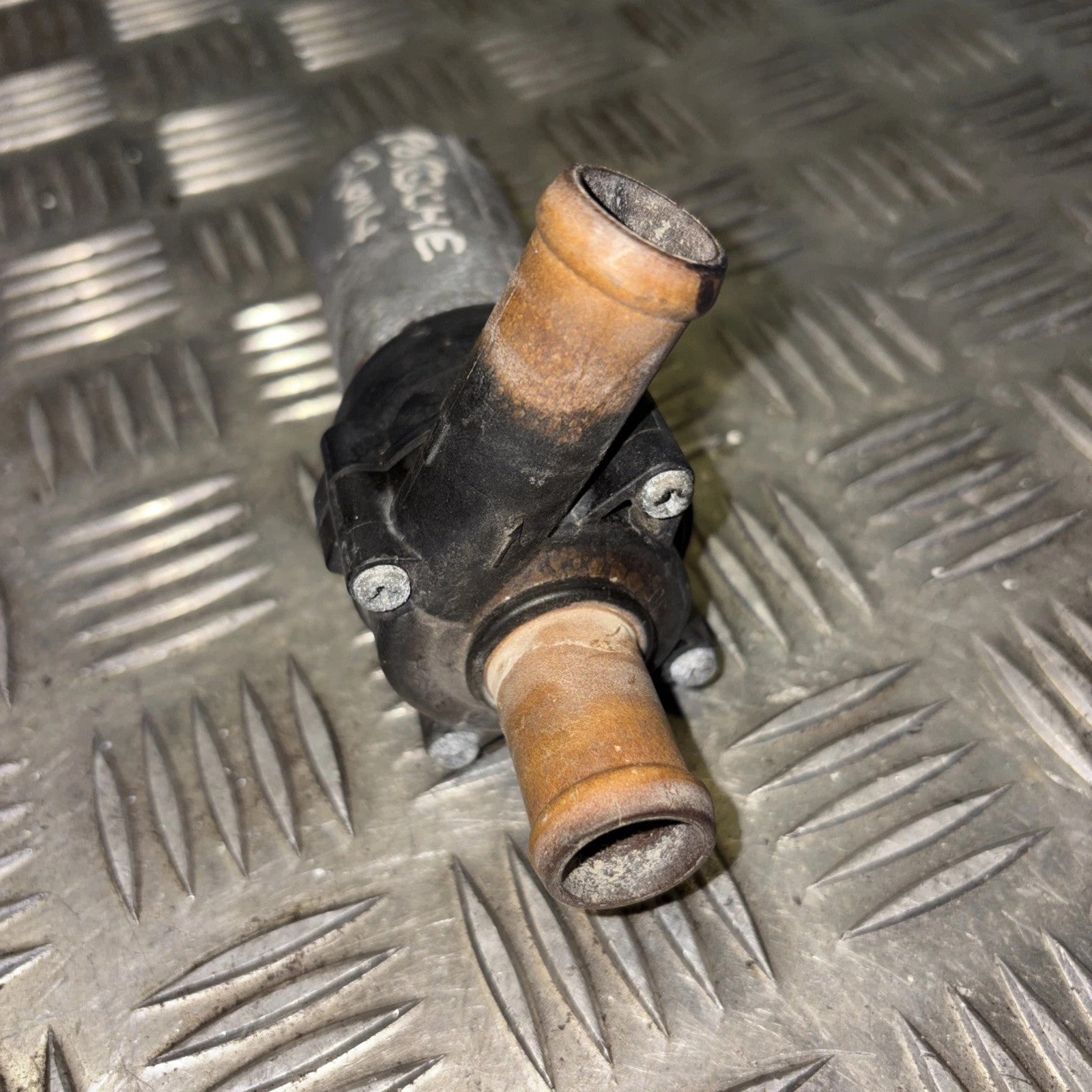 PORSCHE CAYENNE Secondary Auxiliary Coolant Water Pump 0392020073 , 3D096556