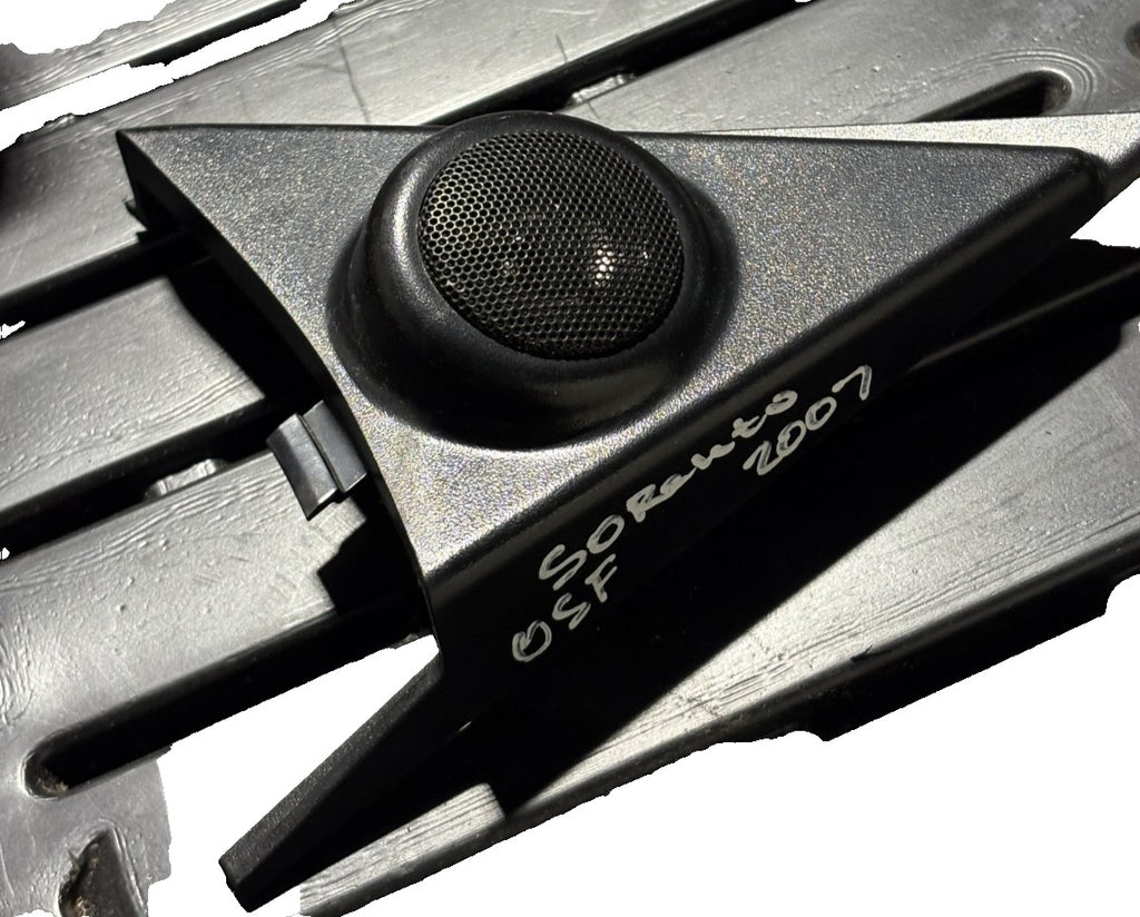 Kia Sorento 2002-2009 Right Front Driver Side Speaker 0196350-3E500