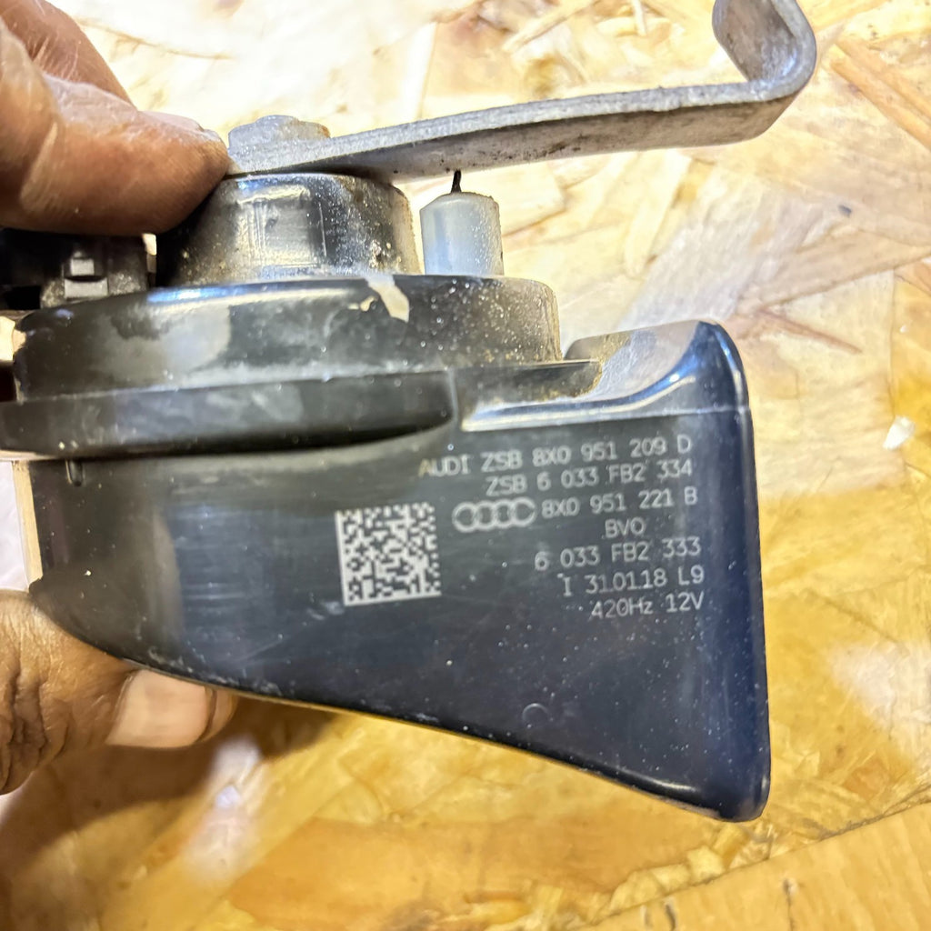 2010-2018 AUDI A1 LOW TONE HORN ALARM SIREN 8X0 951 229 D WITH BRACKET