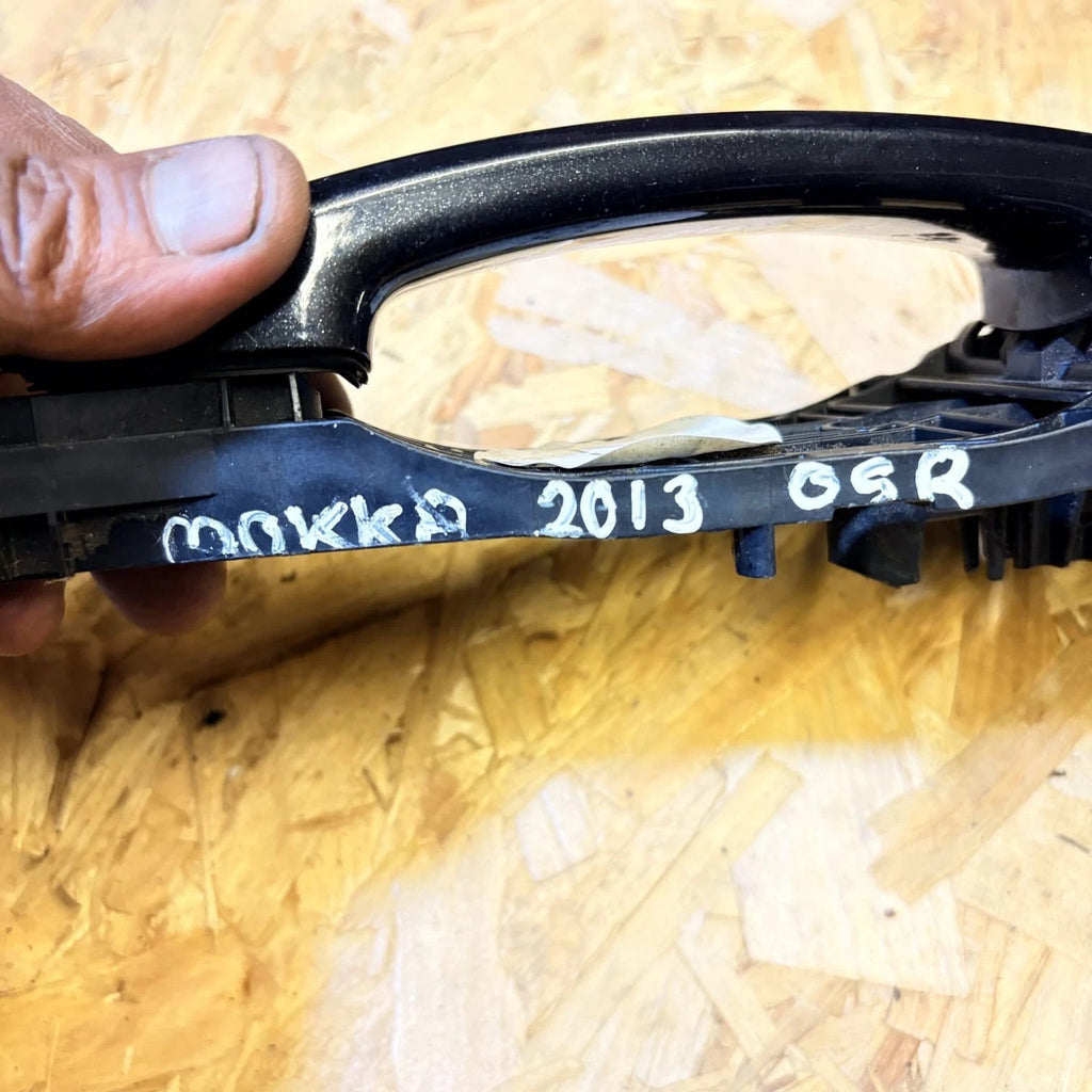 Opel Mokka OSR DRIVERS REAR SIDE DOOR HANDLE 2HU BLACK 2013 7512 3257U