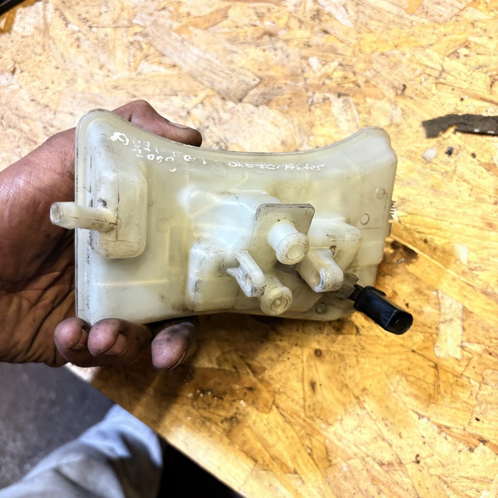 Audi A4 S4 B6 8E 8H 2000 Brake Fluid Tank Bottle 8E0611301E AMD80555