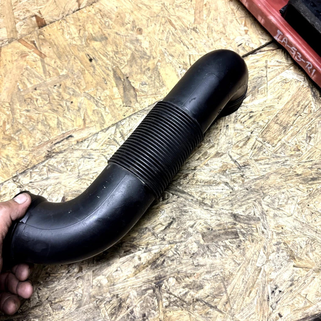 Opel Zafira B 2.2i 110kW Petrol Engine Air intake hose pipe 55350318