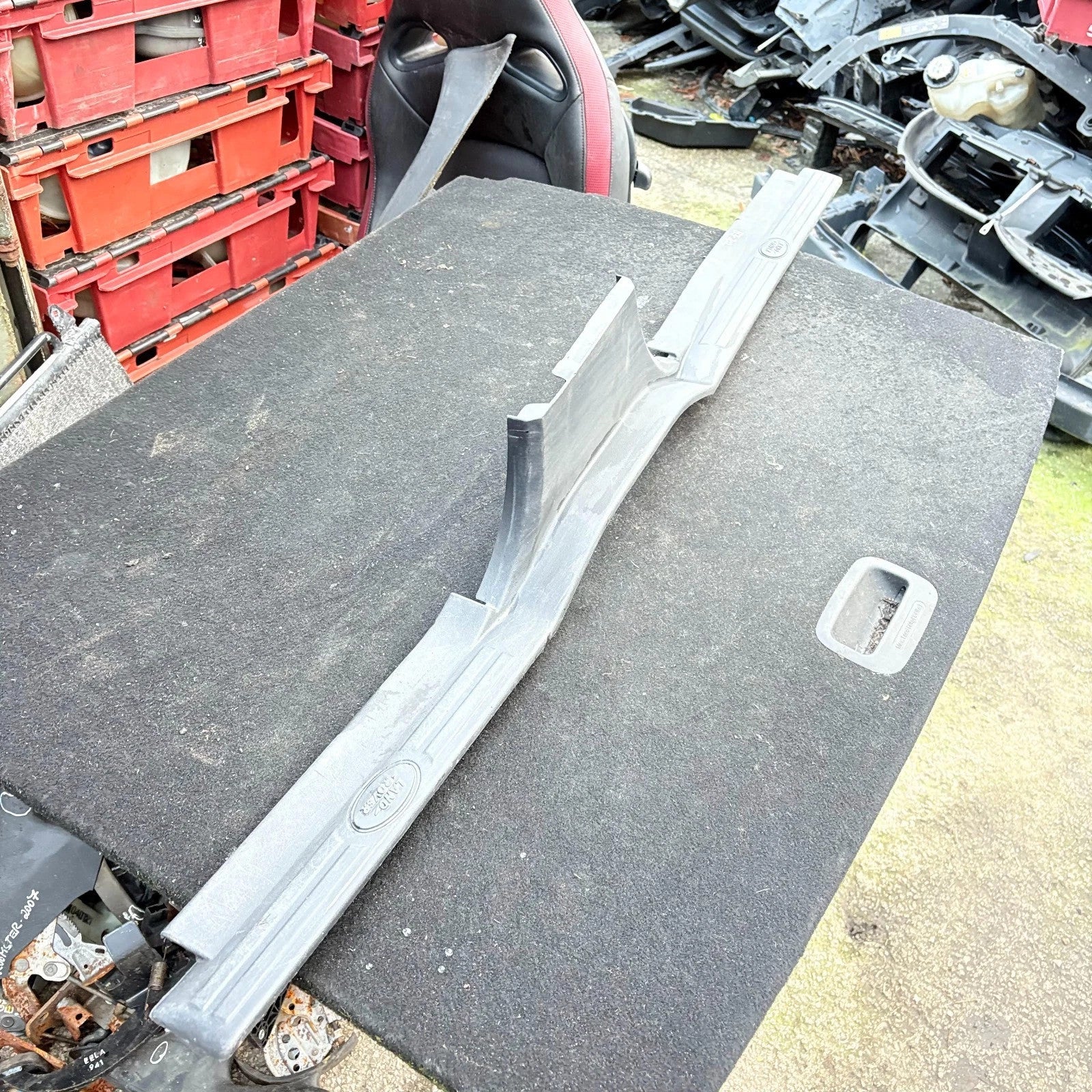 LAND ROVER DISCOVERY 3 INTERIOR LEFT SIDE STEP TRIM SILL 2004-2009