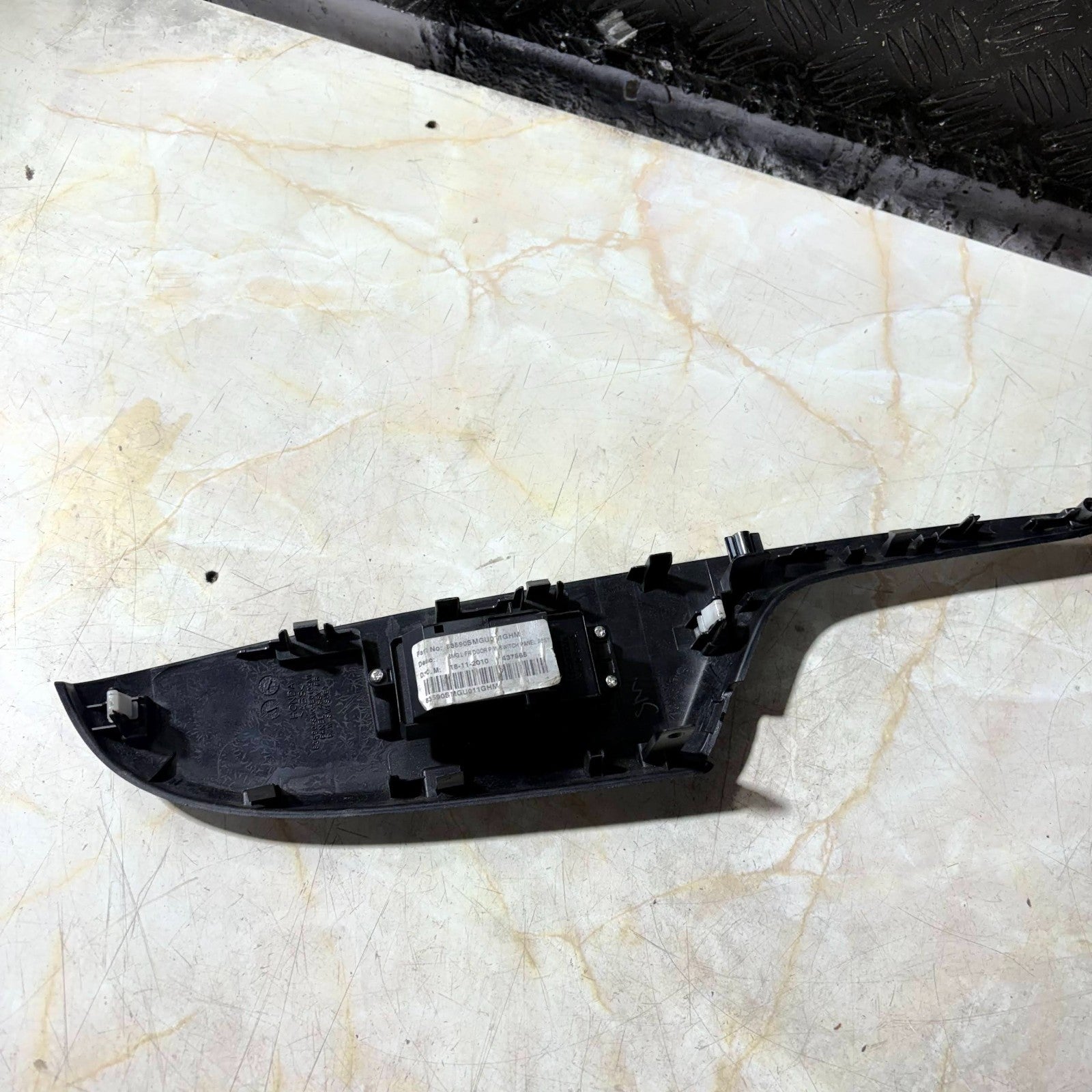 Honda Civic MK8 06-11 Front Left Side Electric Window Switch 83590SMGE010