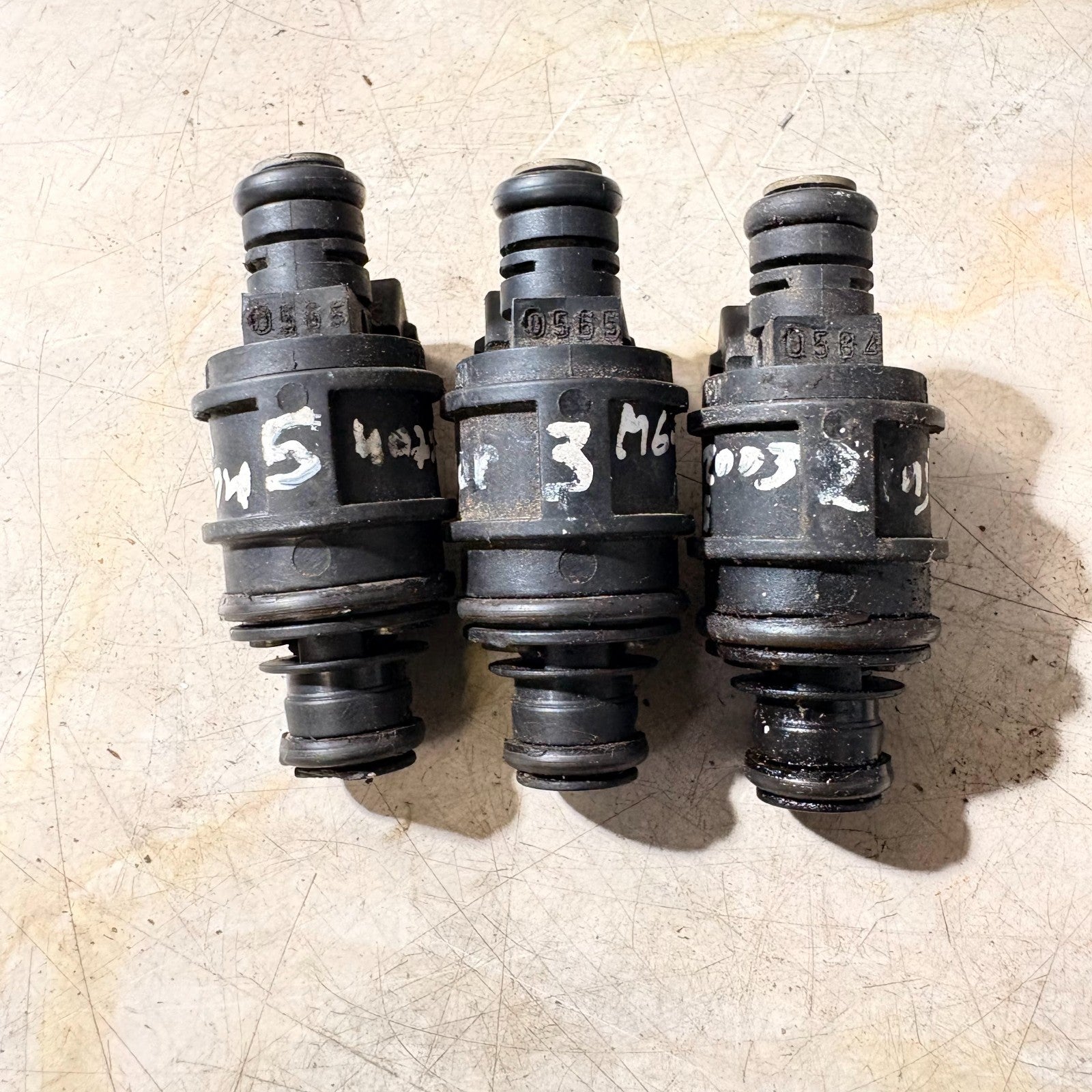 MG 2002-2005 FUEL INJECTORS MJY100620 SET OF 3