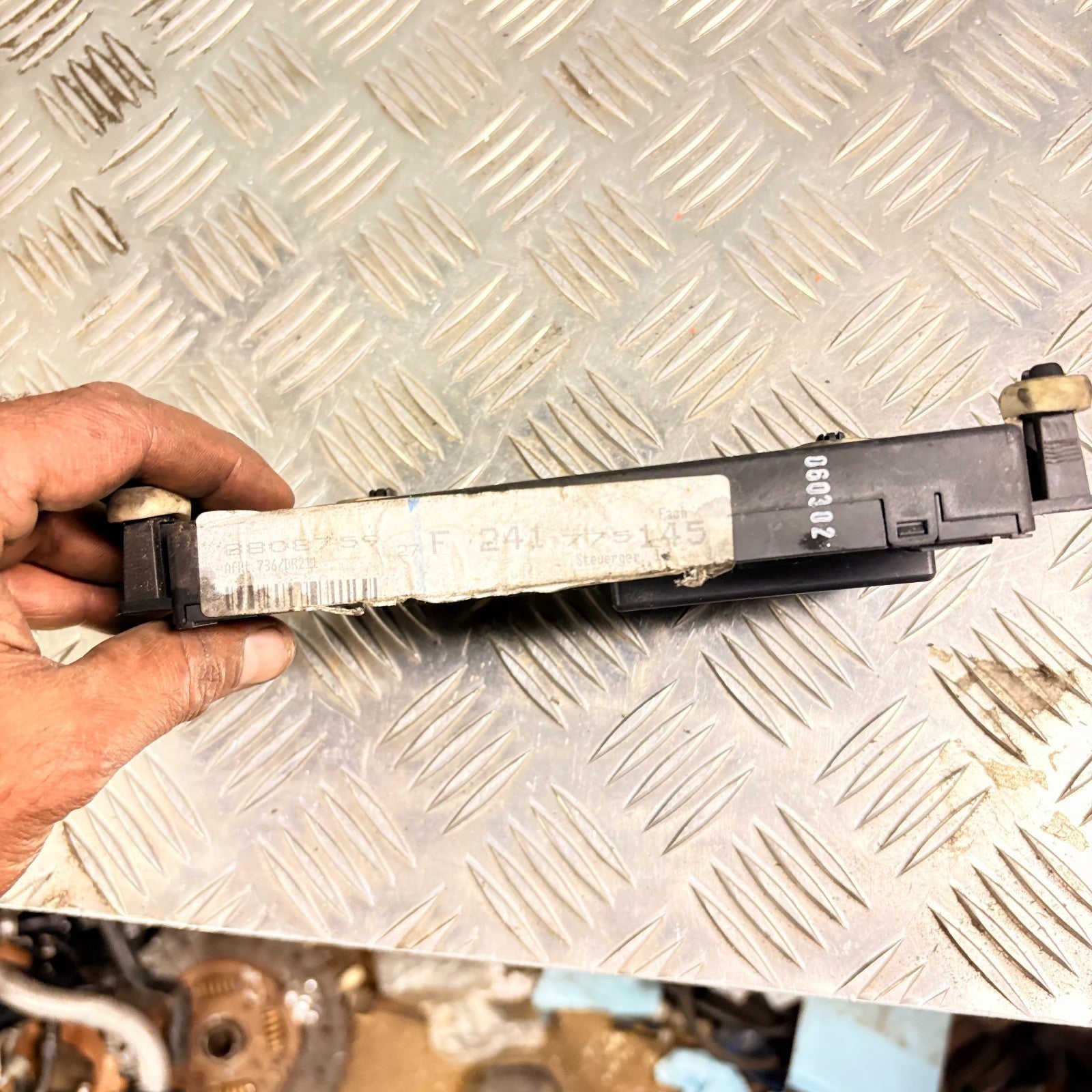 Mercedes E Class W211 E220 2002-2009 Front Left Door Control Module 2118701126