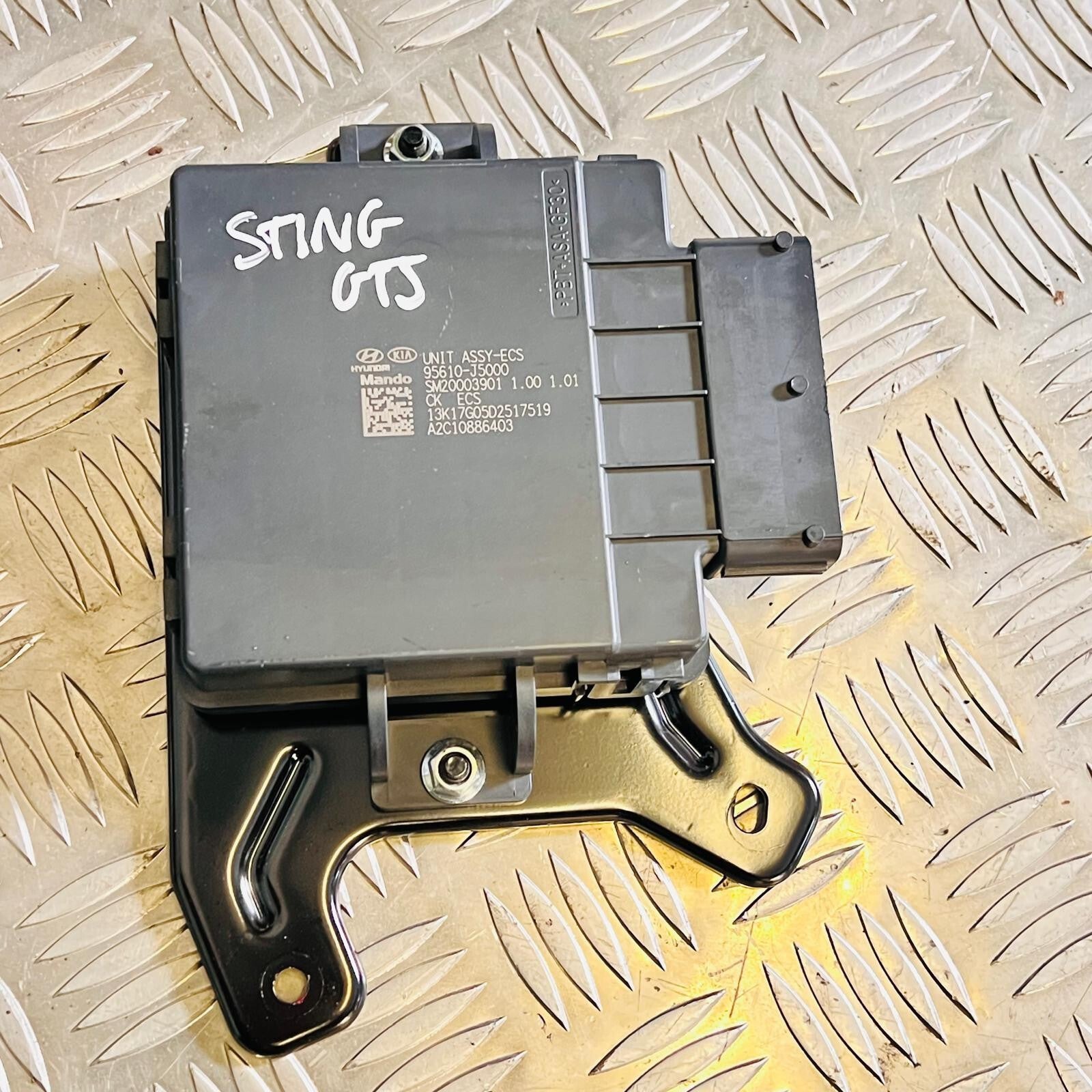 KIA STINGER GT S 3.3L SUSPENSION CONTROL MODULE UNIT 95610-J5000 2018-2023