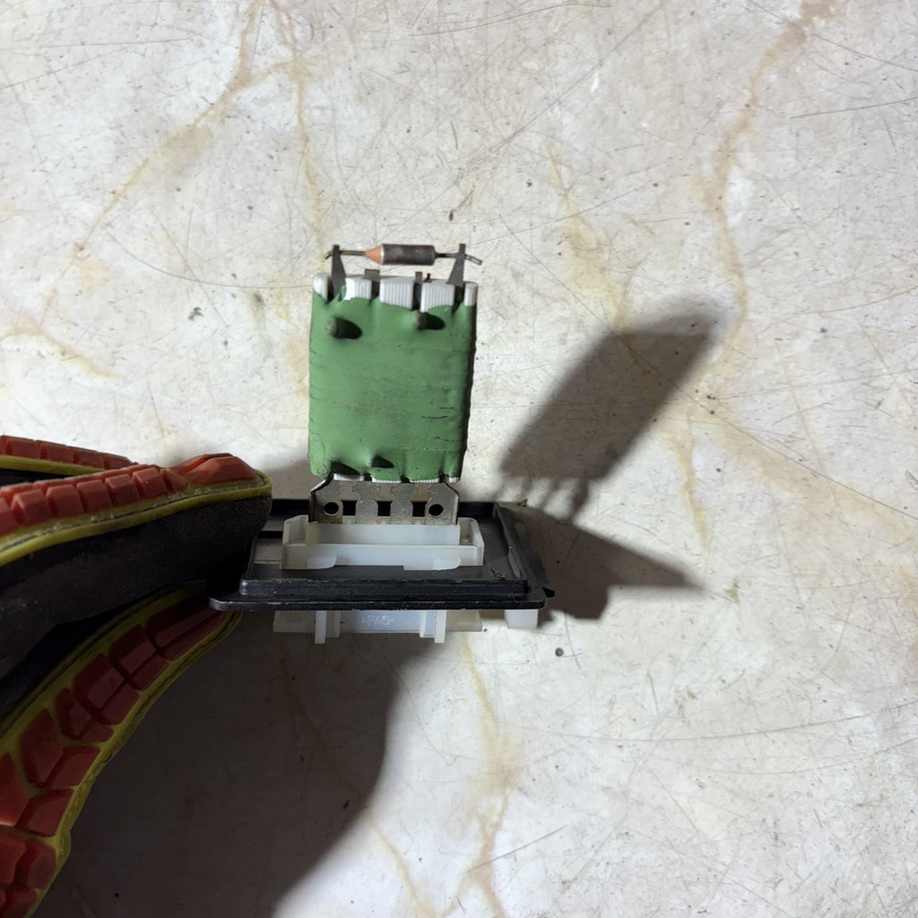 BMW MINI ONE COOPER R50 R52 R53 HEATER RESISTER RELAY W964260N