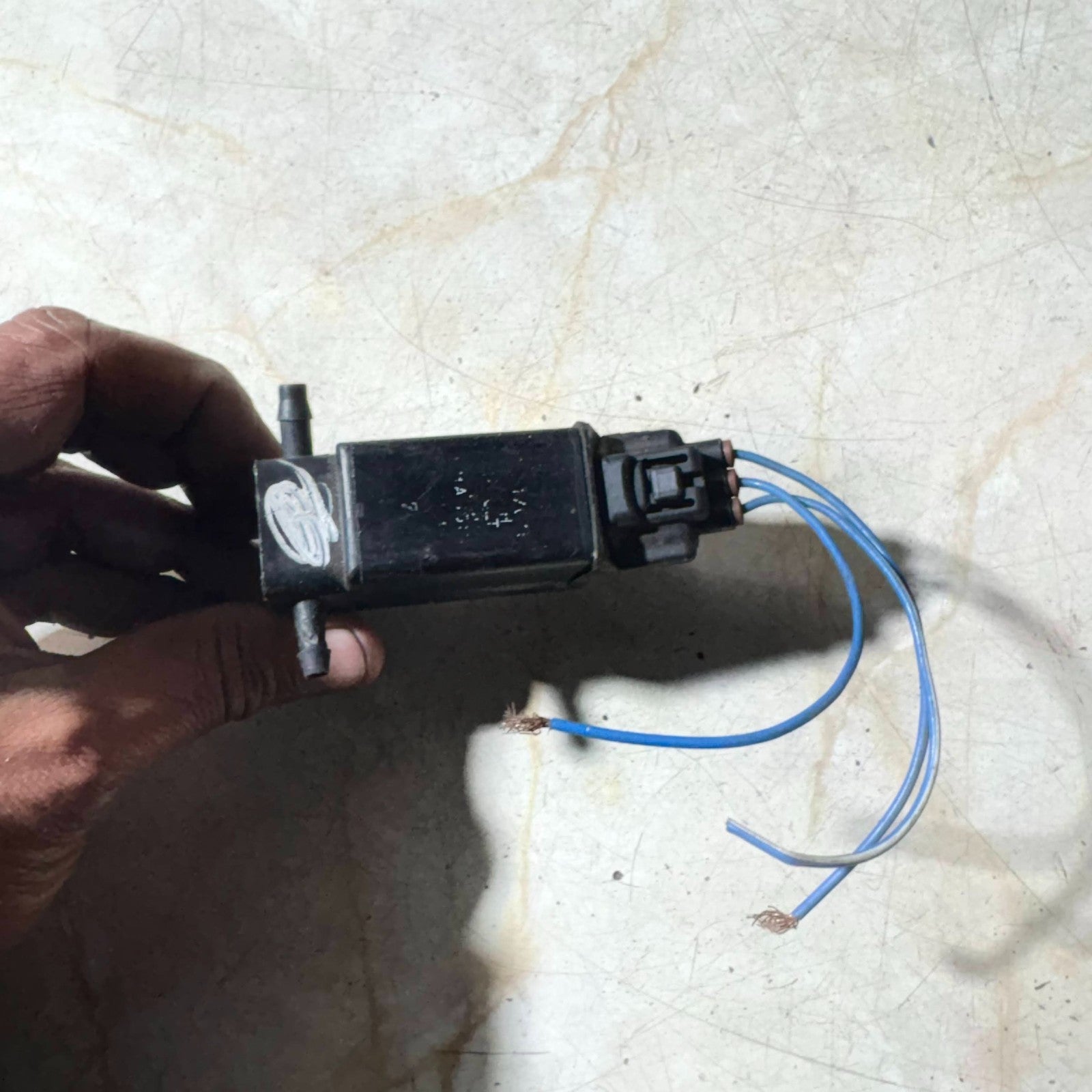 TOYOTA AVENSIS WINDSCREEN WASHER PUMP 12V