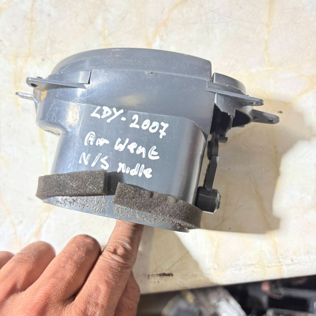 2007 LDV DASHBOARD LEFT MIDDLE HEATER AIR VENT PASSENGER SIDE
