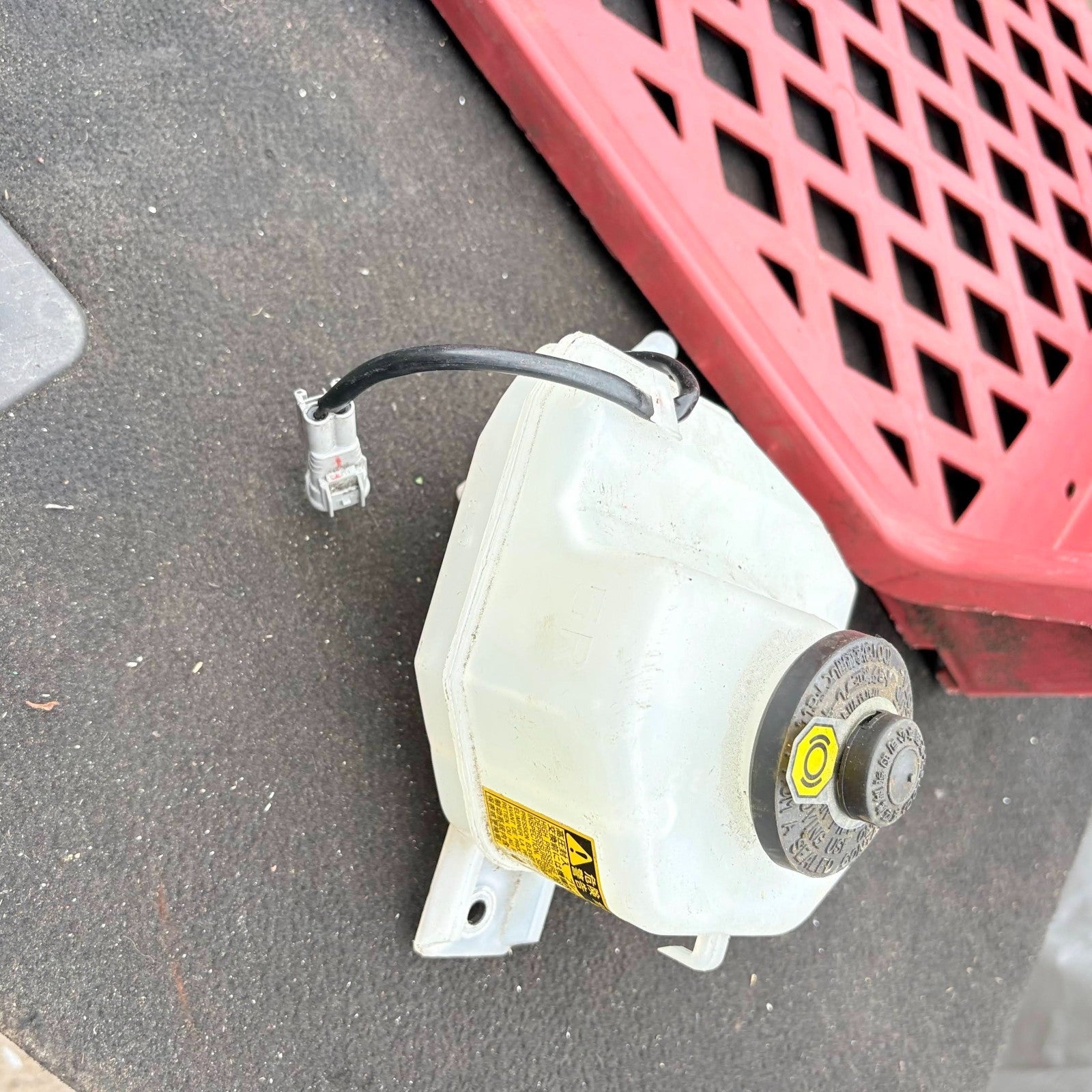TOYOTA Prius 4 generation (XW50) (2015-2023) Expansion Tank
