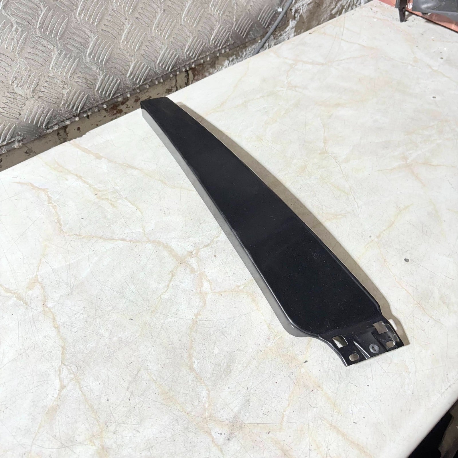 2012 SEAT EXEO DRIVERS SIDE FRONT EXTERIOR DOOR PILLAR TRIM 8E0853290D